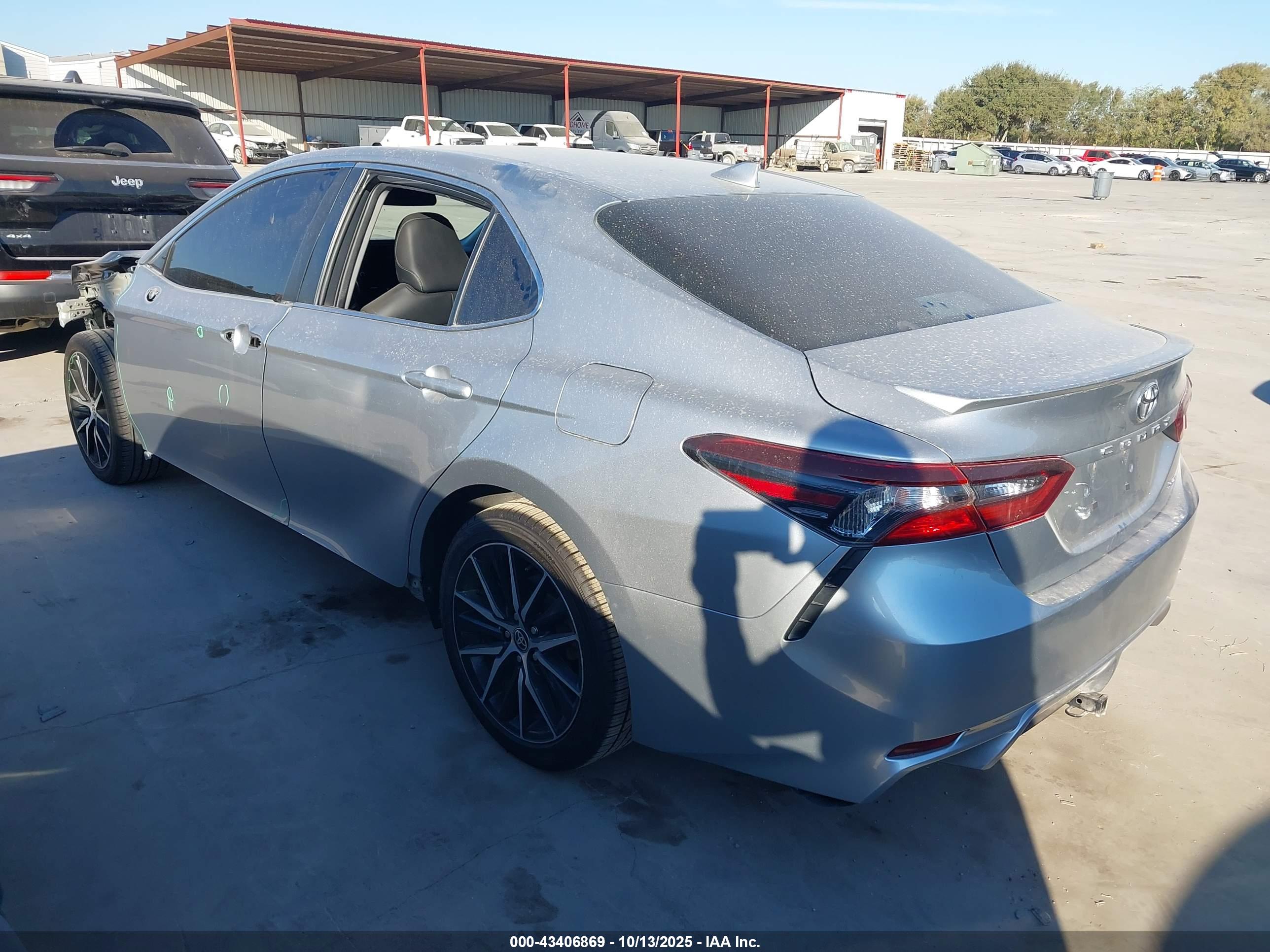 TOYOTA CAMRY image 3