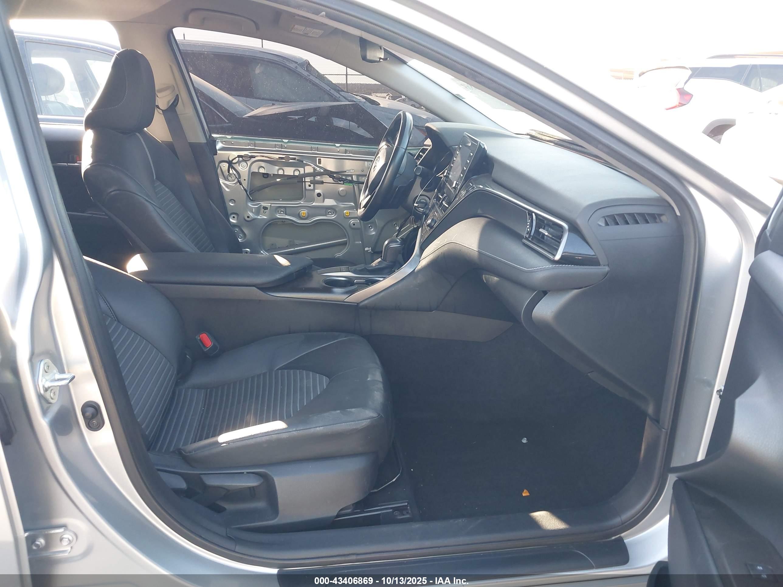 TOYOTA CAMRY image 5