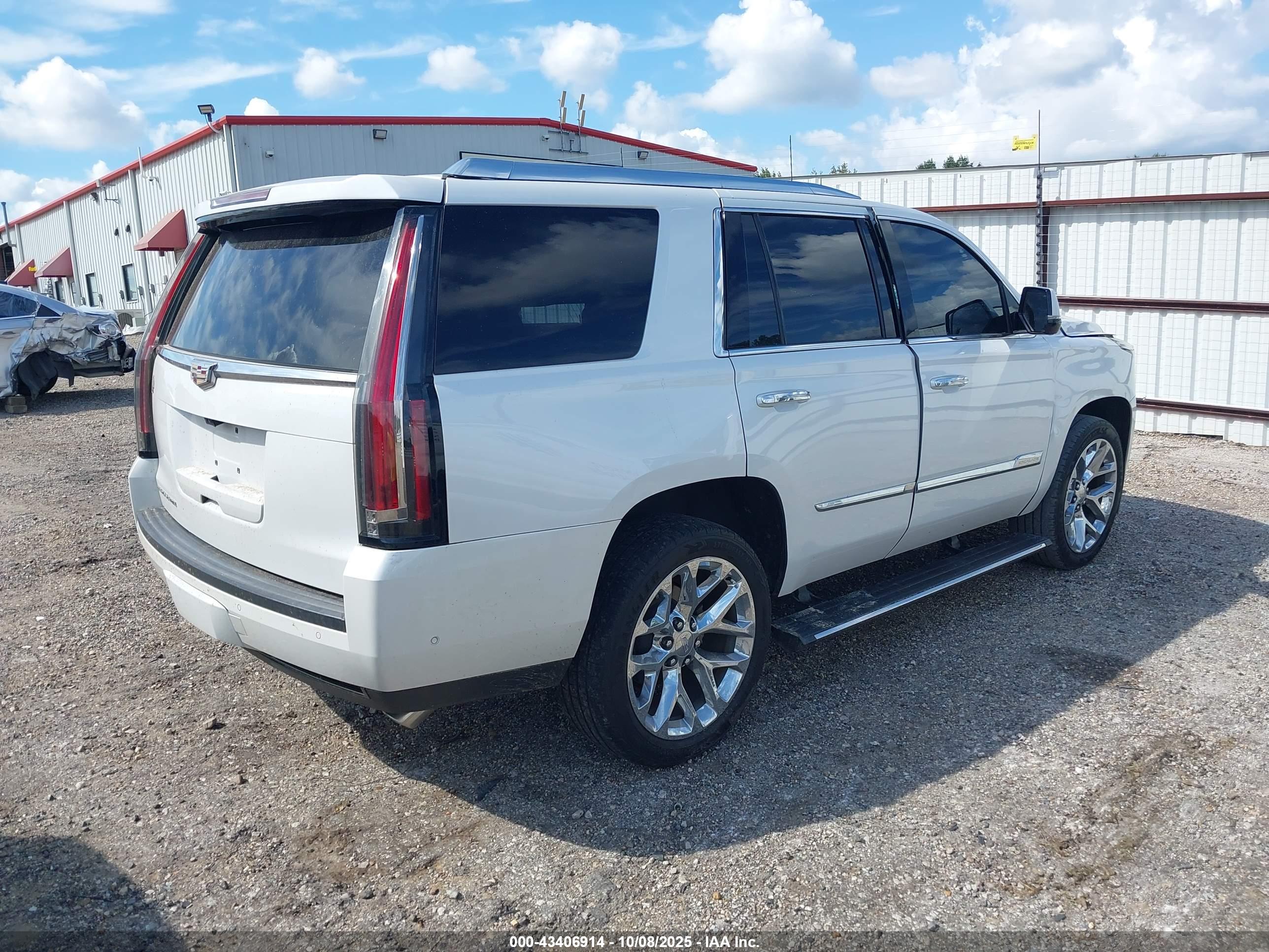 CADILLAC ESCALADE image 4
