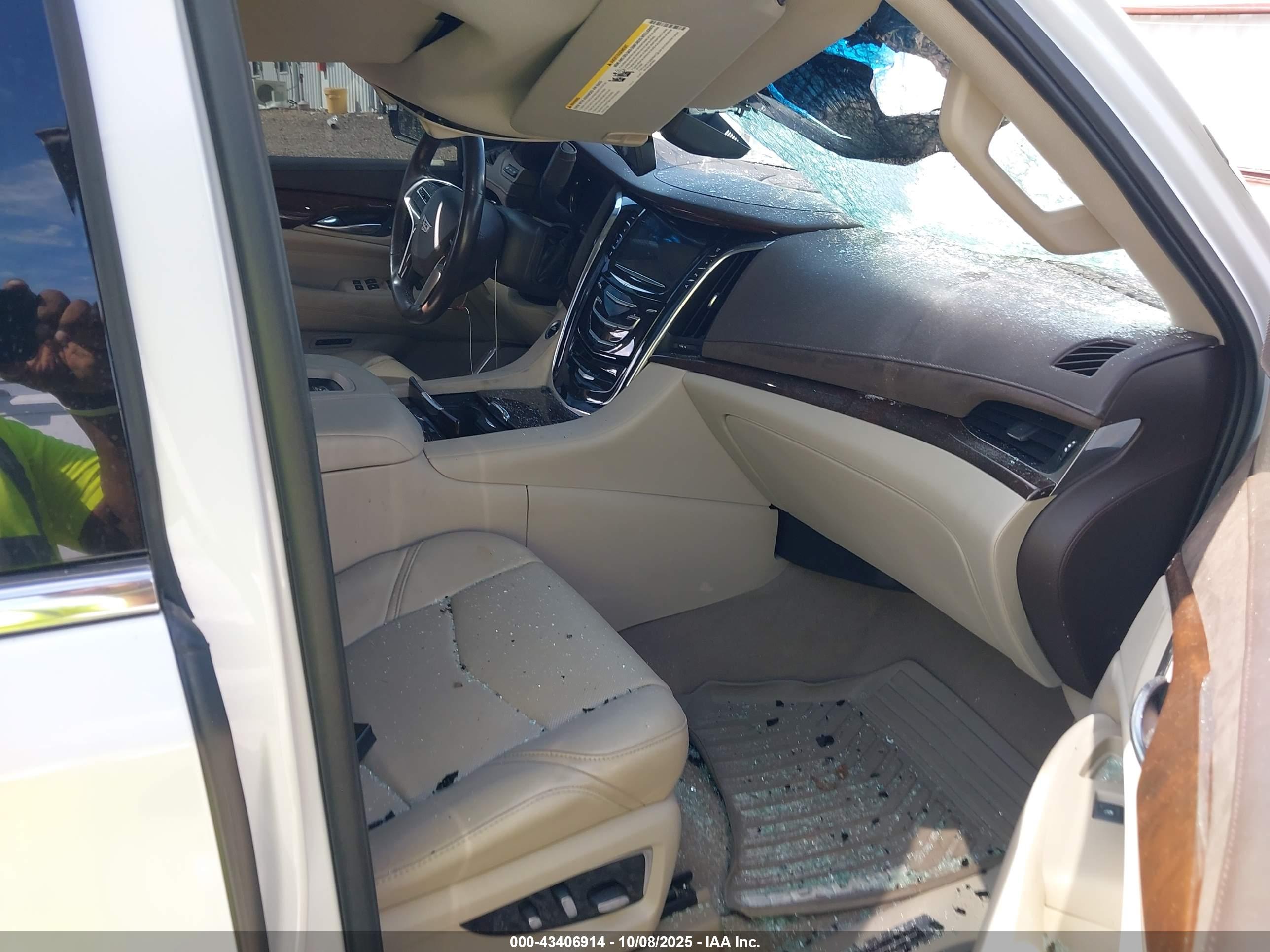 CADILLAC ESCALADE image 5