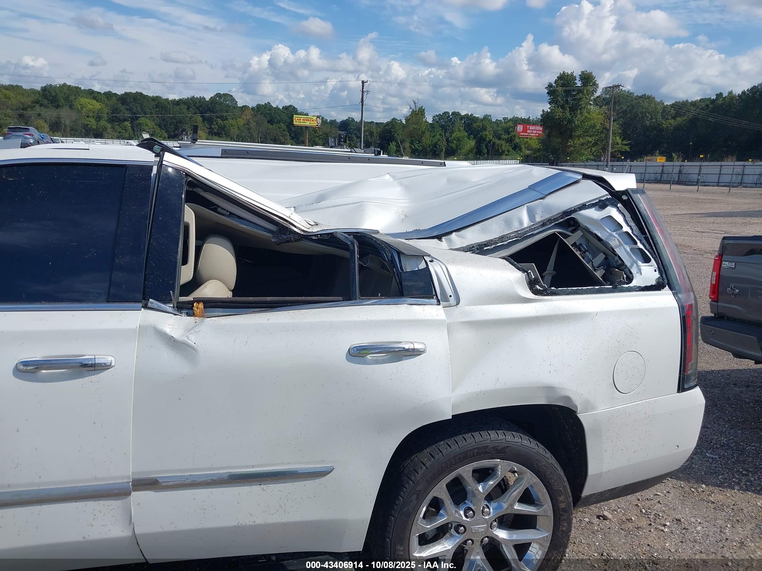 CADILLAC ESCALADE image 6