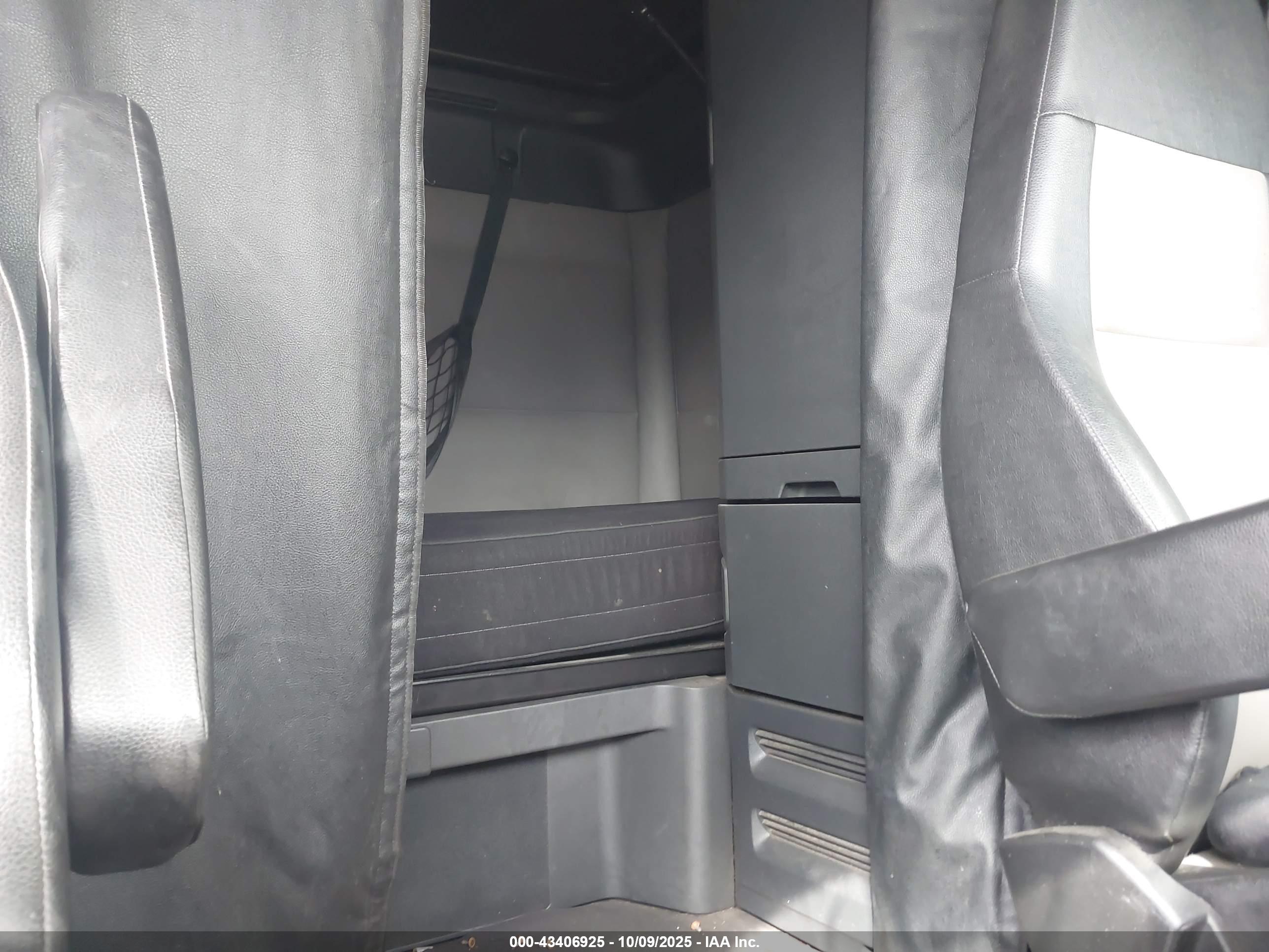 FREIGHTLINER NEW image 7