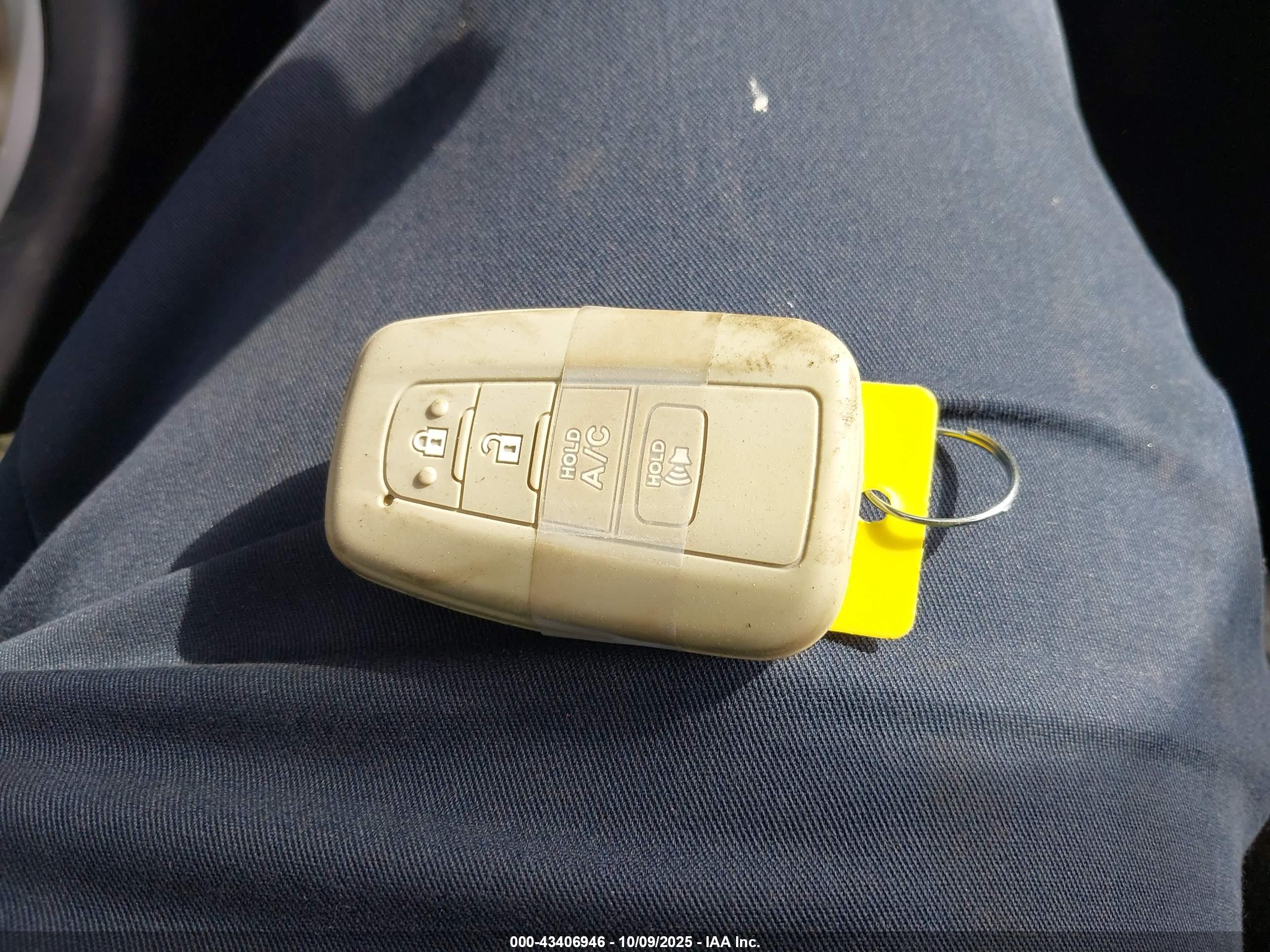 TOYOTA PRIUS image 11