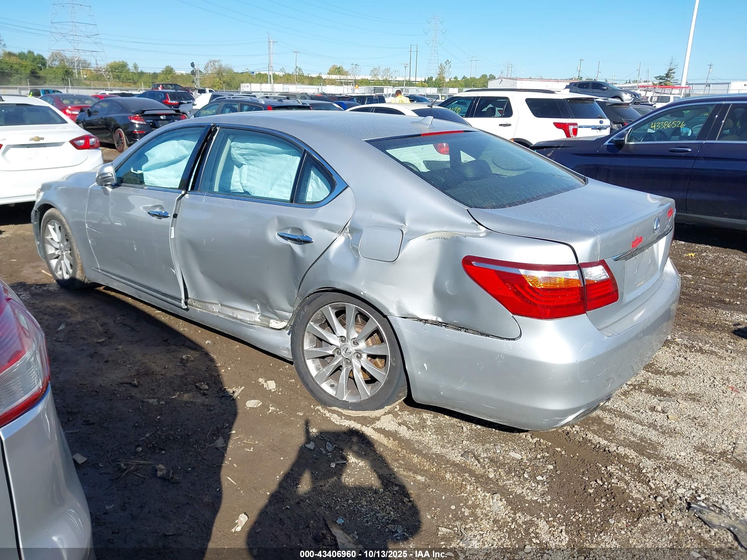 LEXUS LS image 3