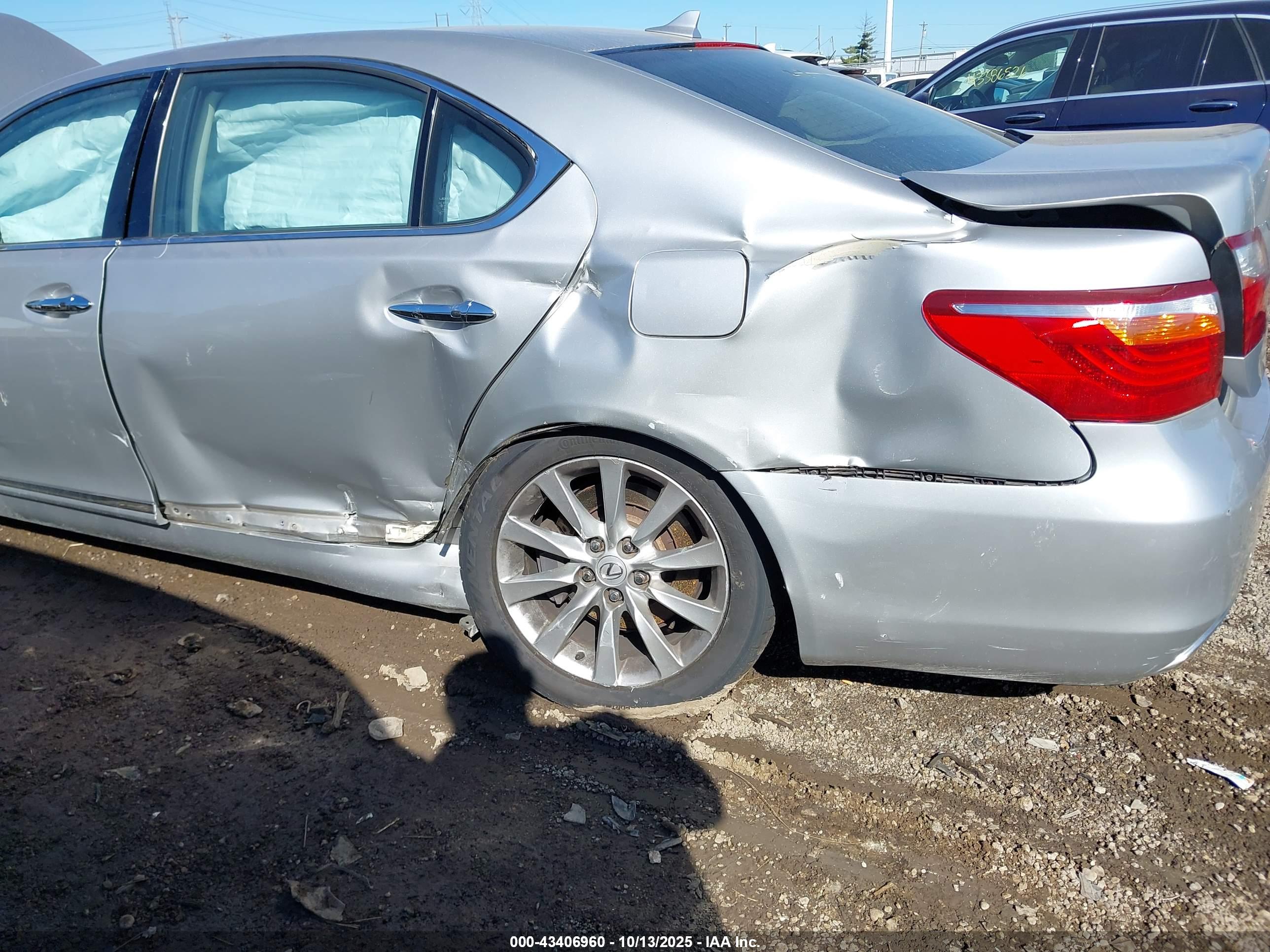 LEXUS LS image 6