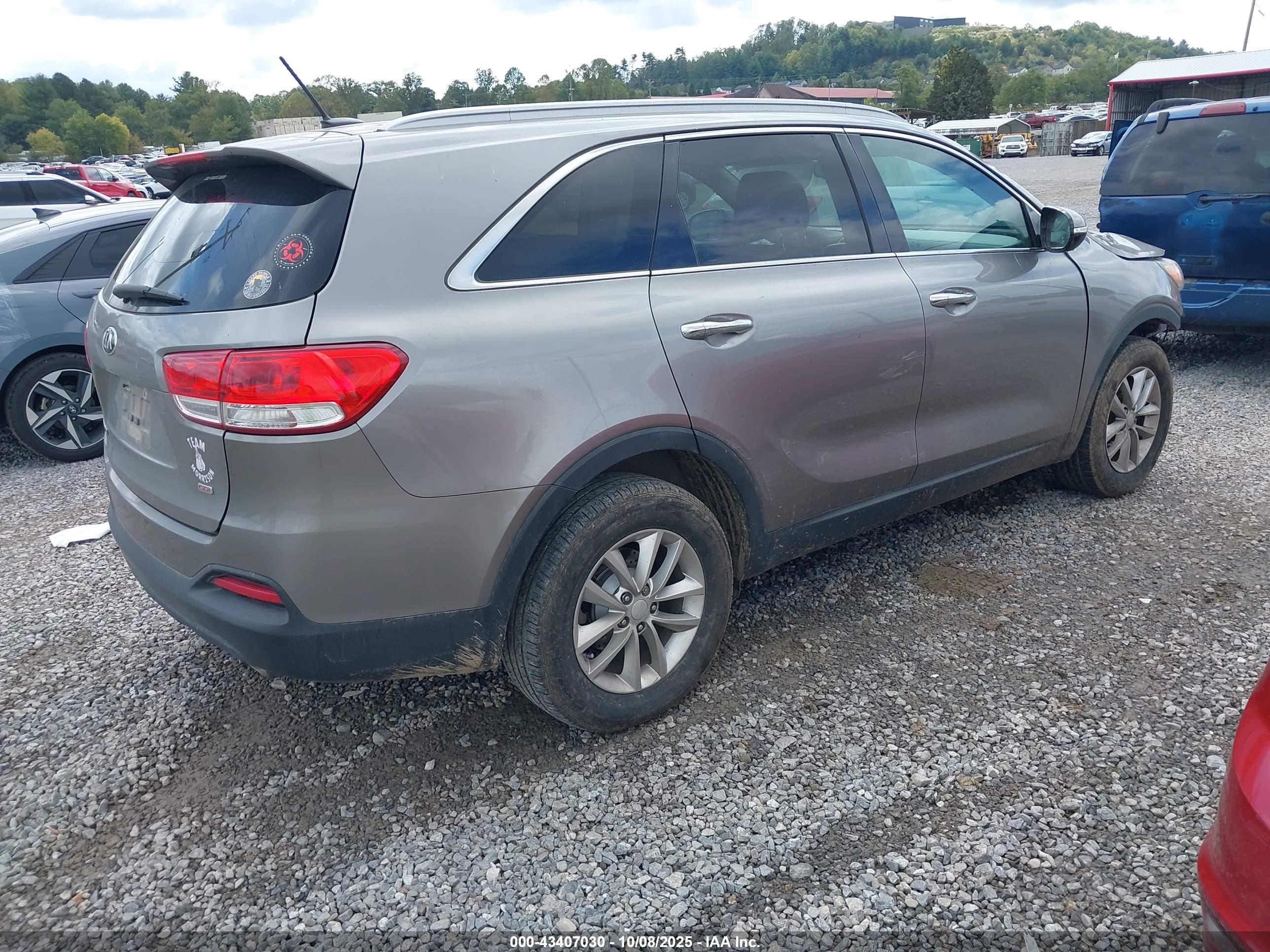 KIA SORENTO image 4