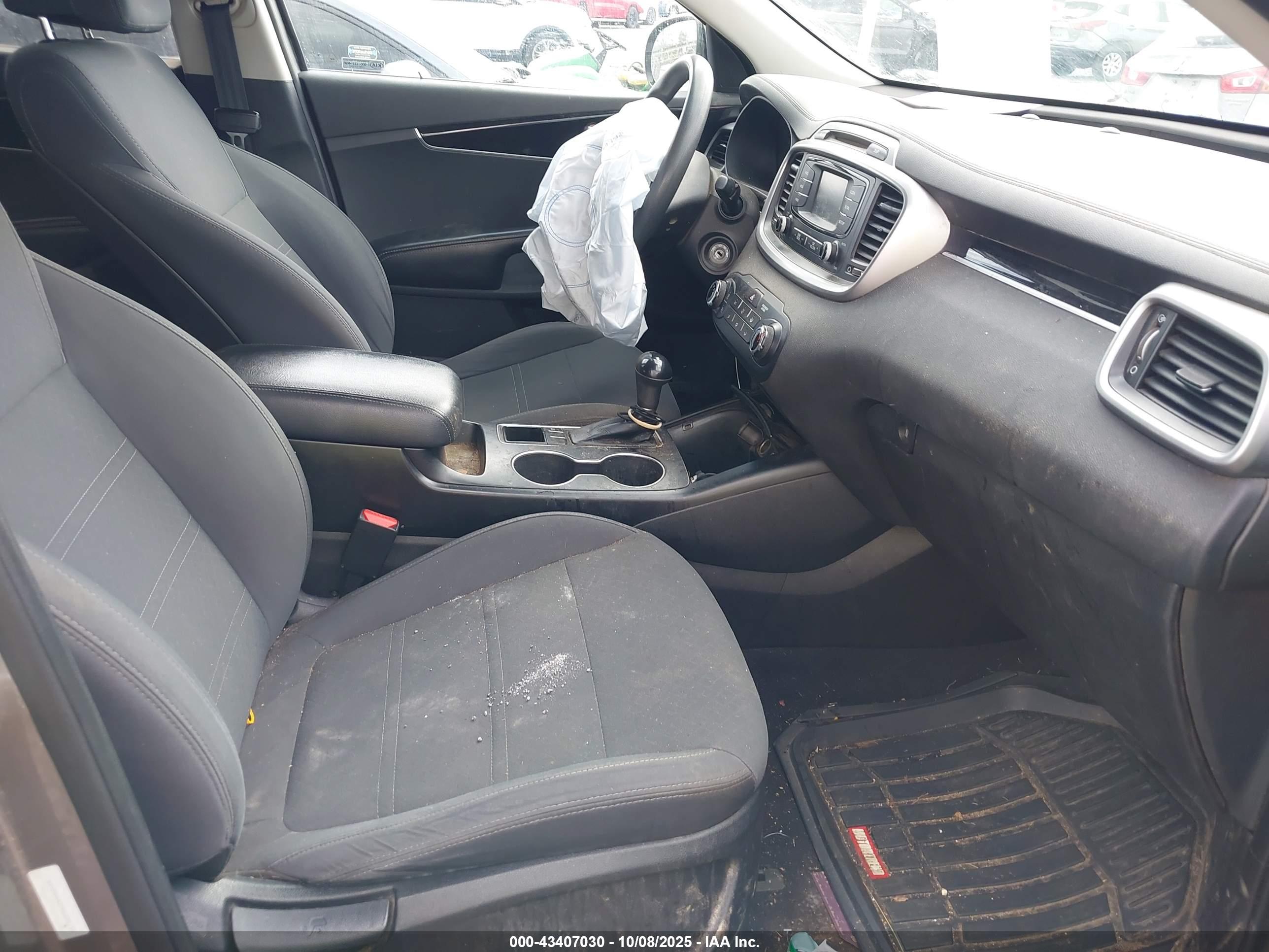 KIA SORENTO image 5