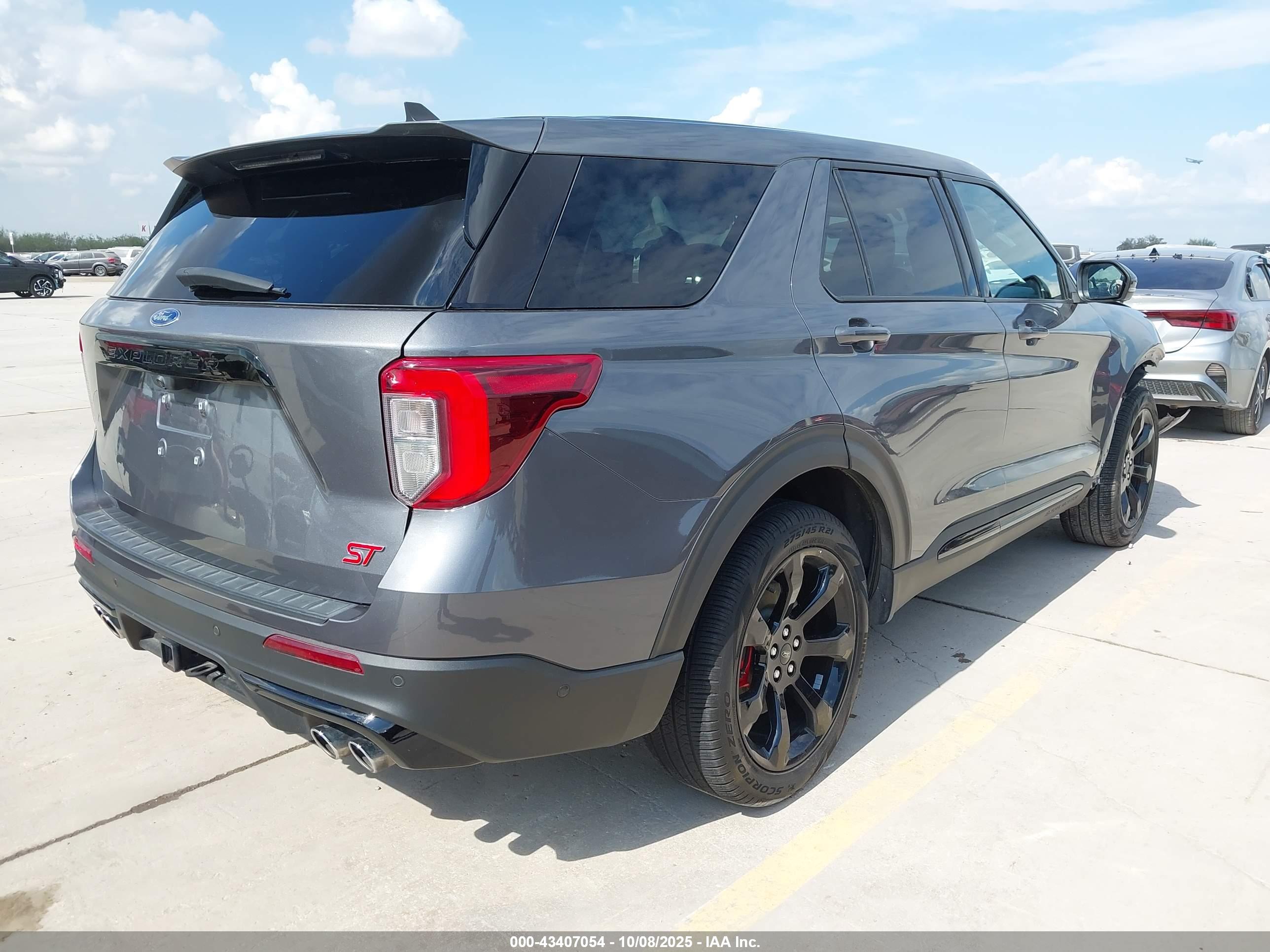 FORD EXPLORER image 4