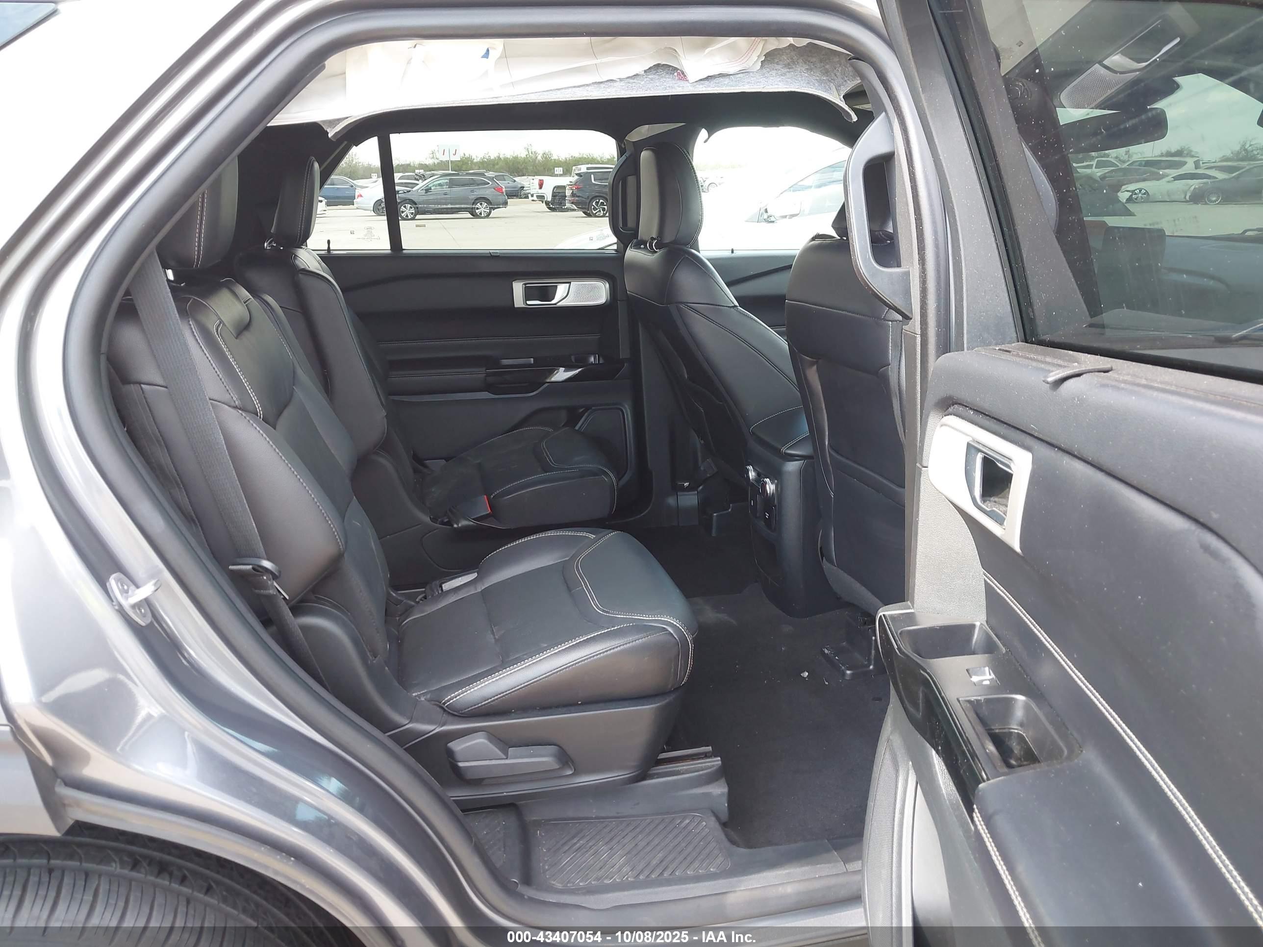 FORD EXPLORER image 8