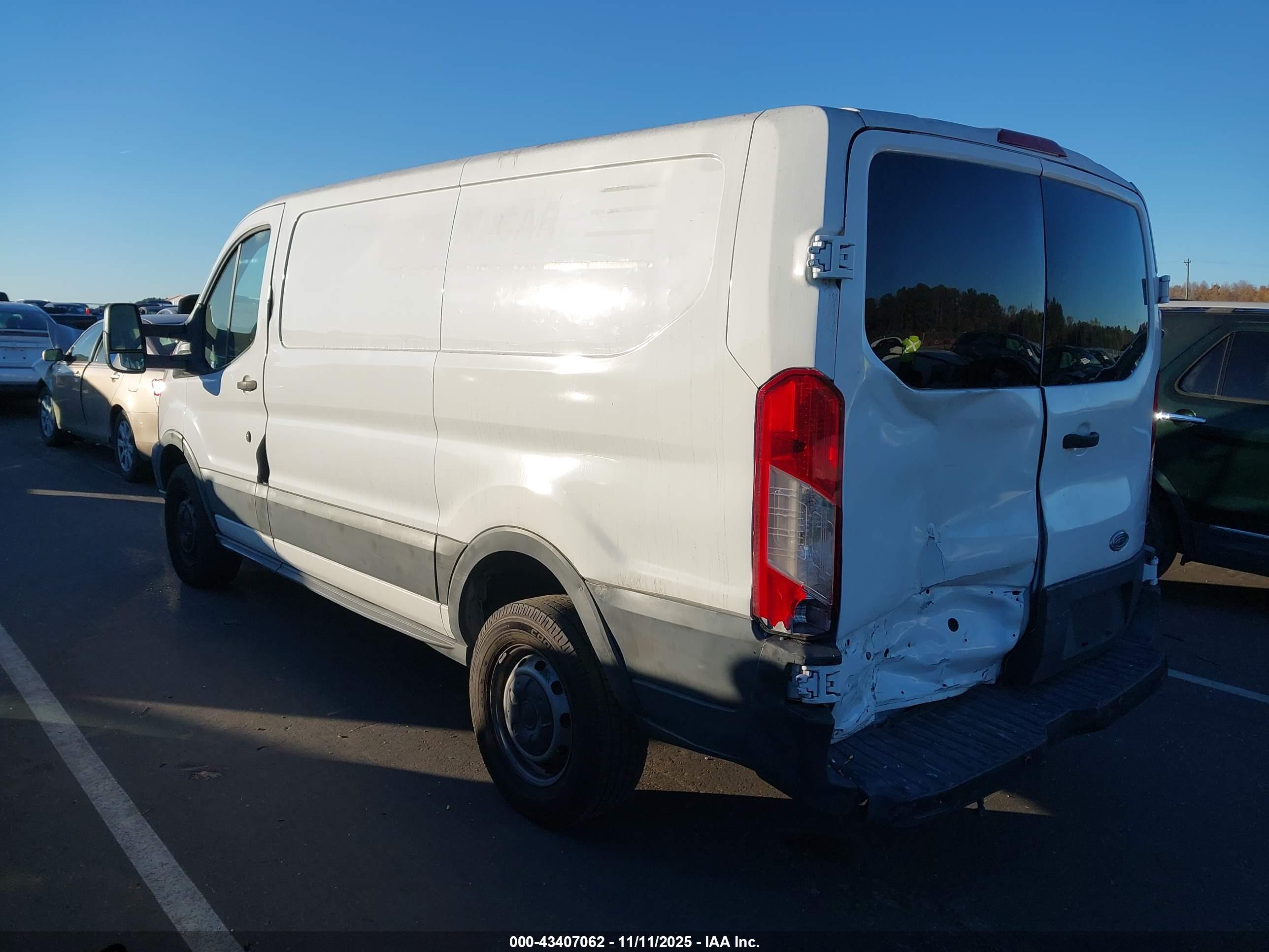 FORD TRANSIT-250 image 3