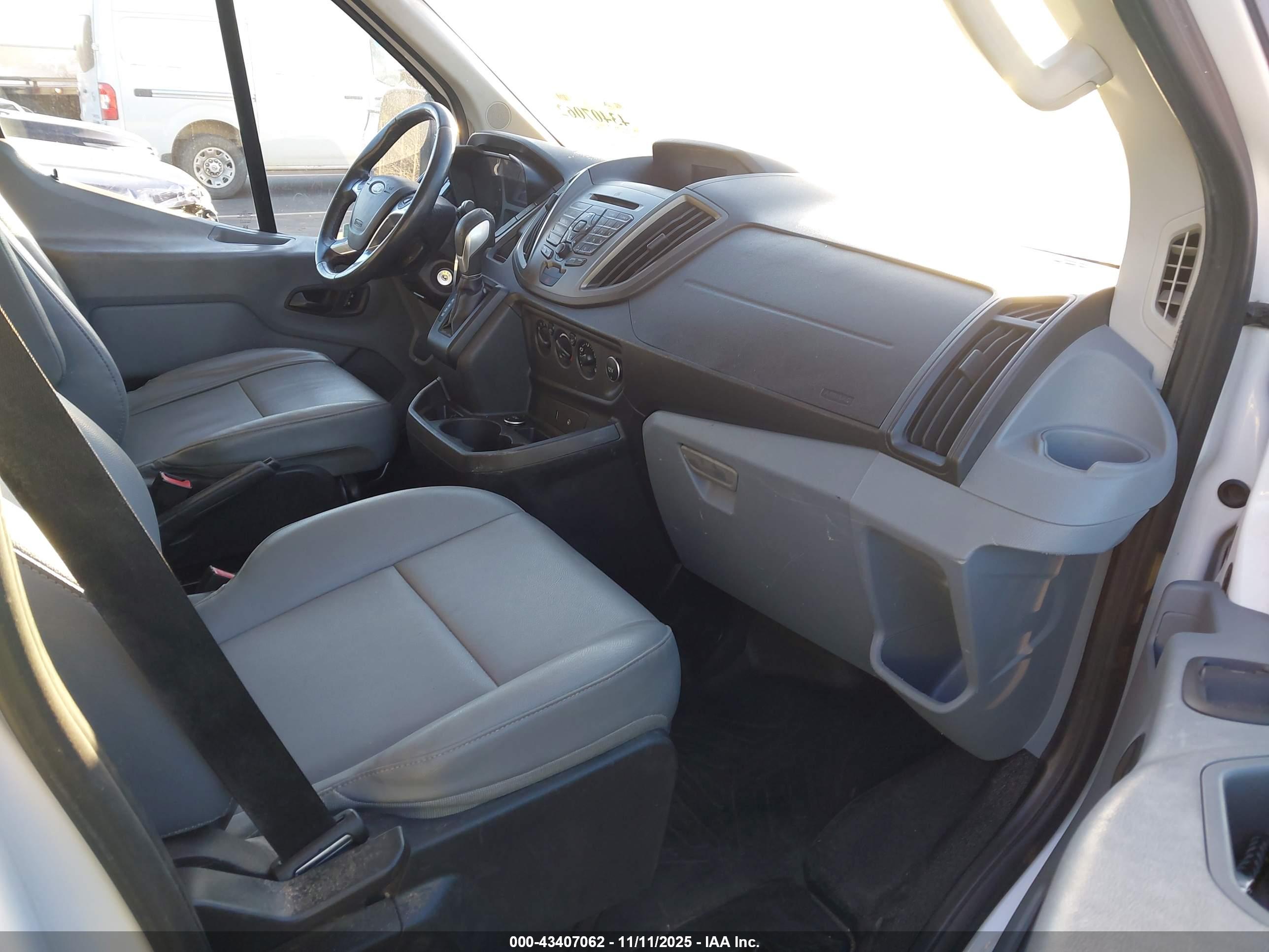FORD TRANSIT-250 image 5