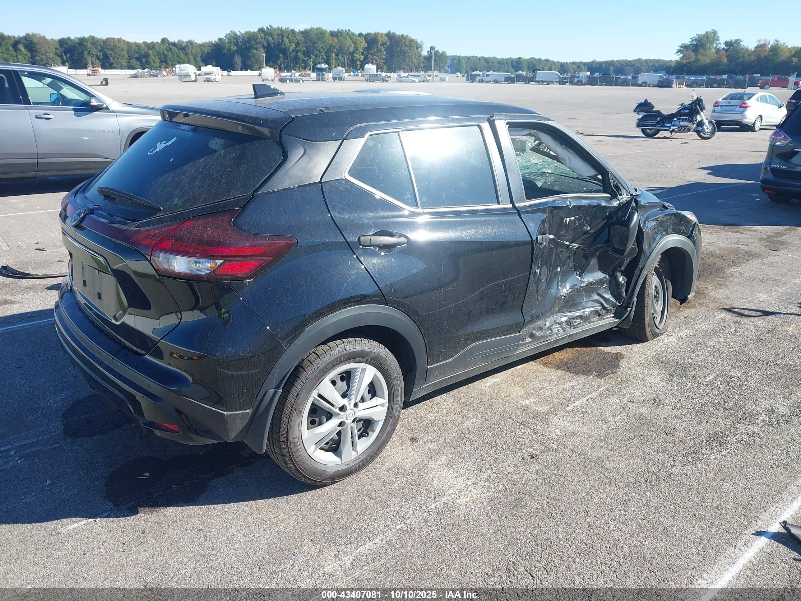 NISSAN KICKS image 4