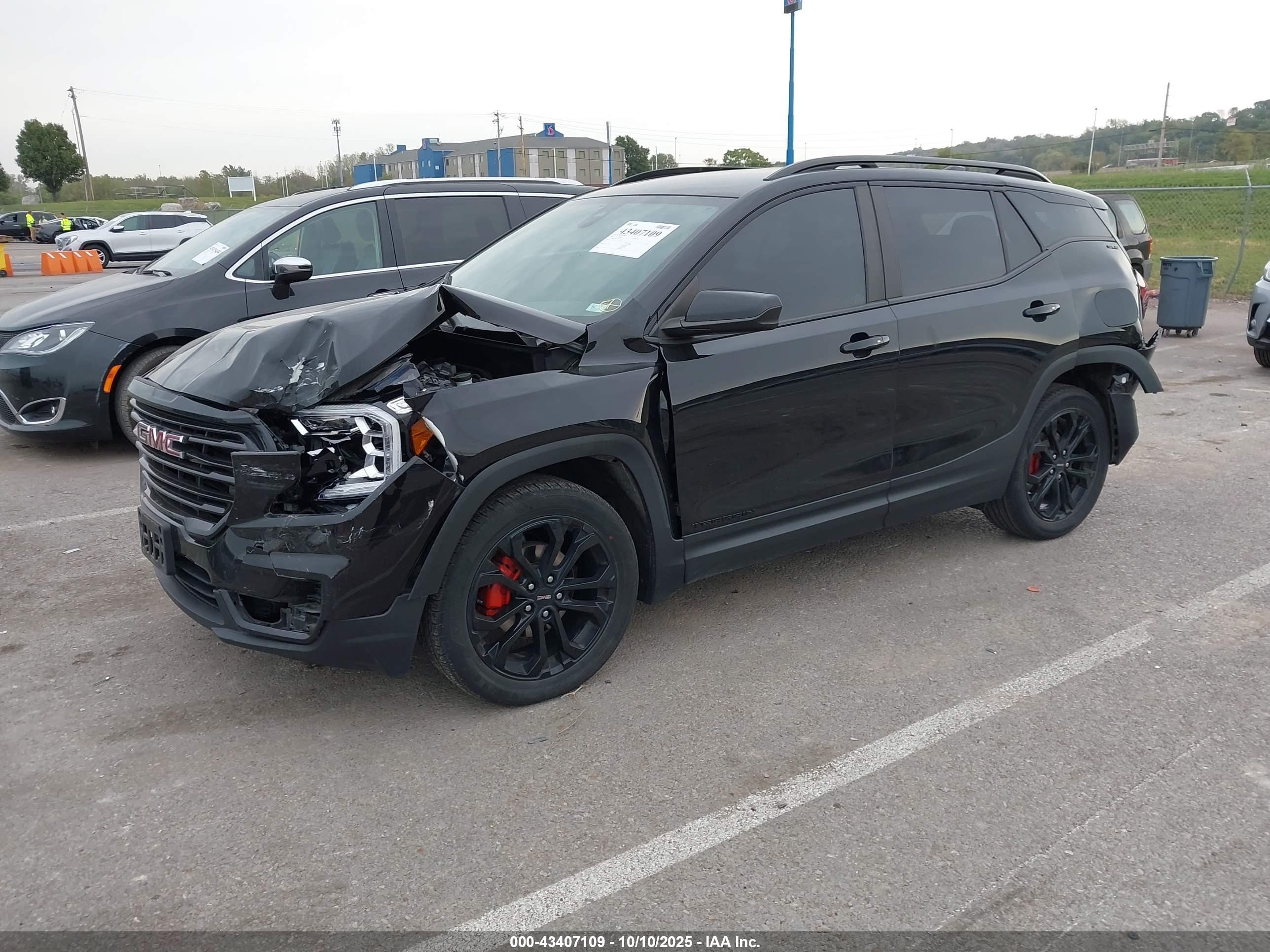 GMC TERRAIN image 2