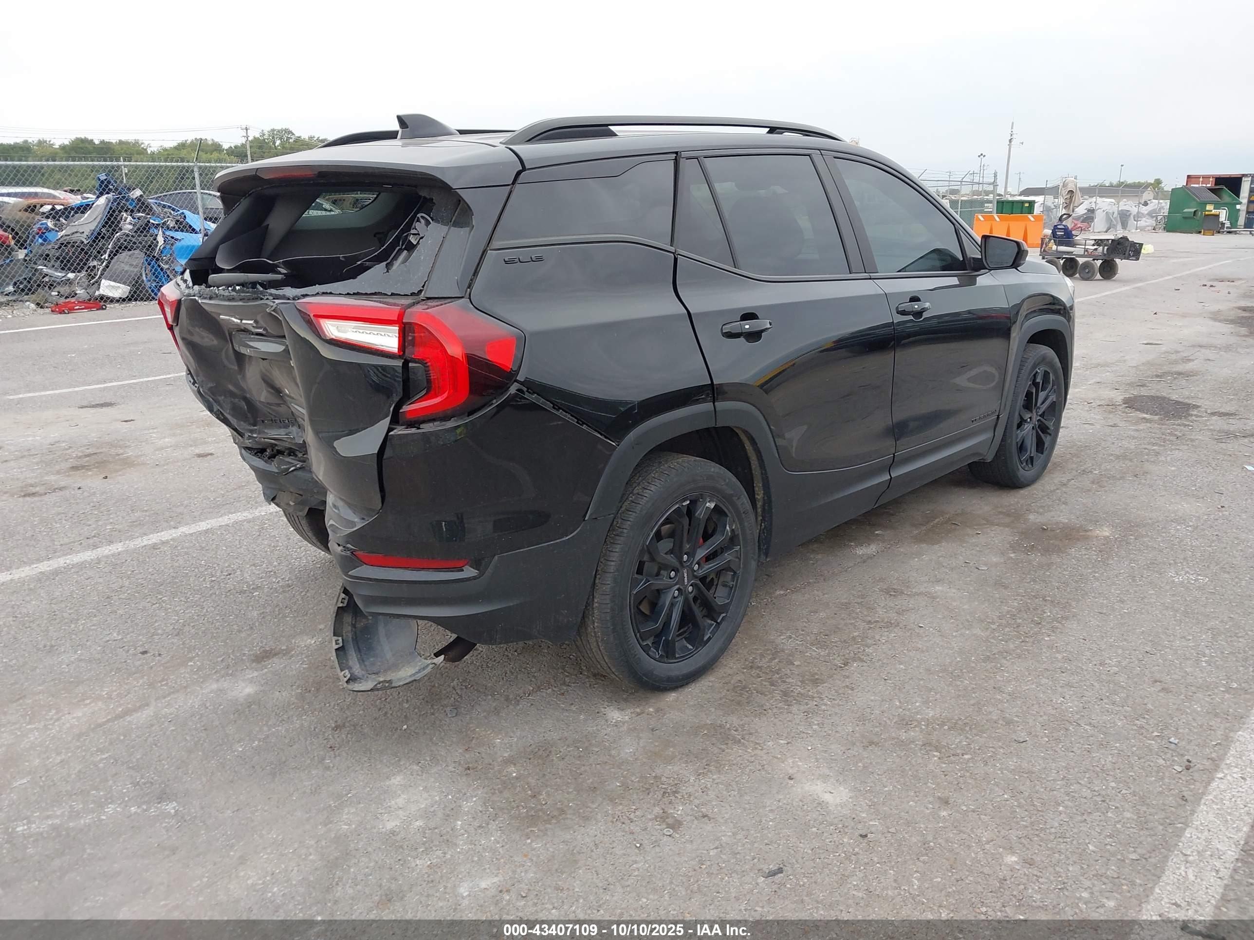 GMC TERRAIN image 4