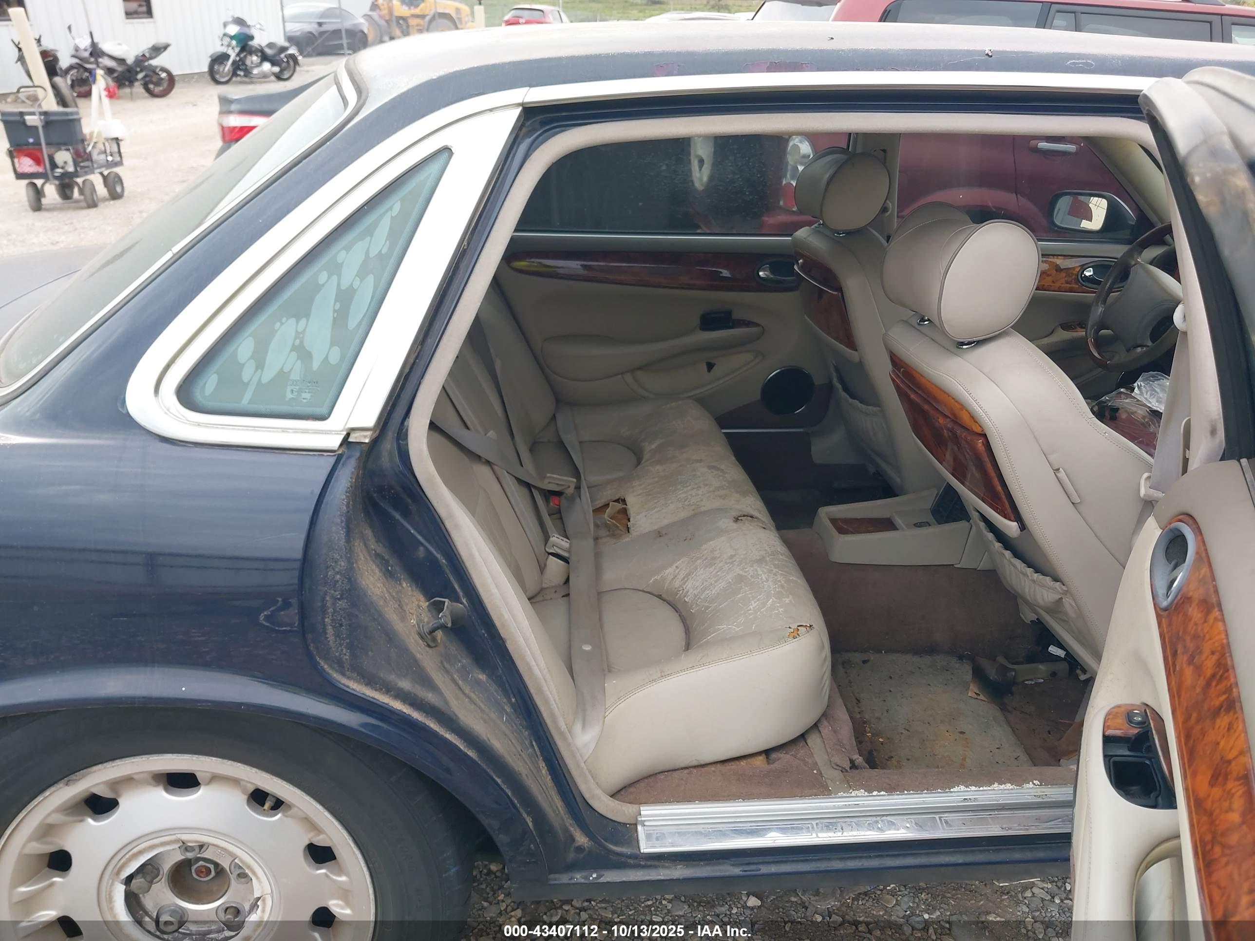 JAGUAR XJ8 image 8