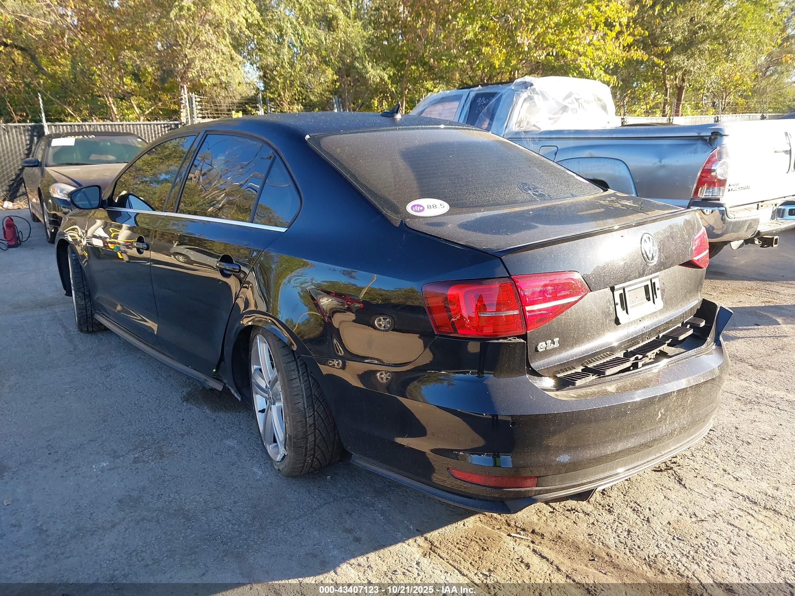 VOLKSWAGEN JETTA image 3