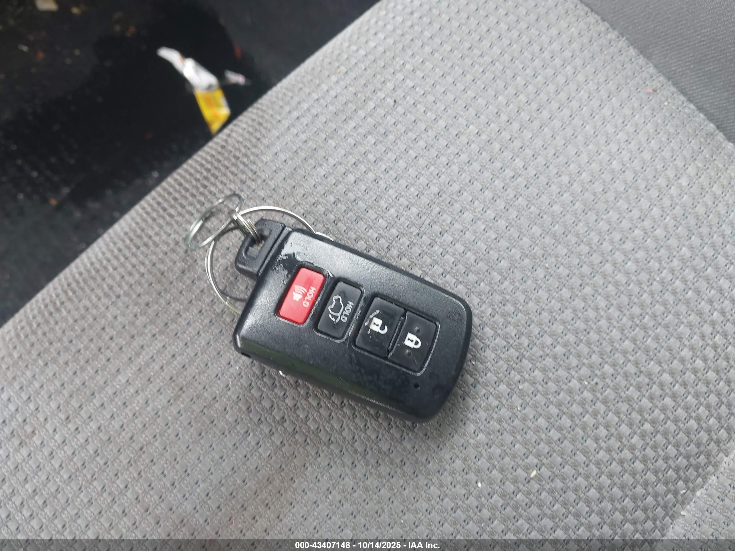 TOYOTA RAV4 image 11