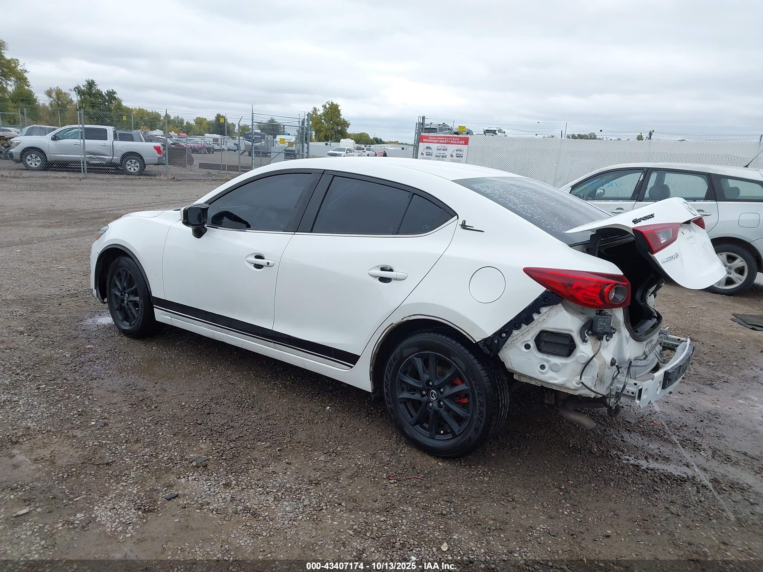 MAZDA MAZDA3 image 3