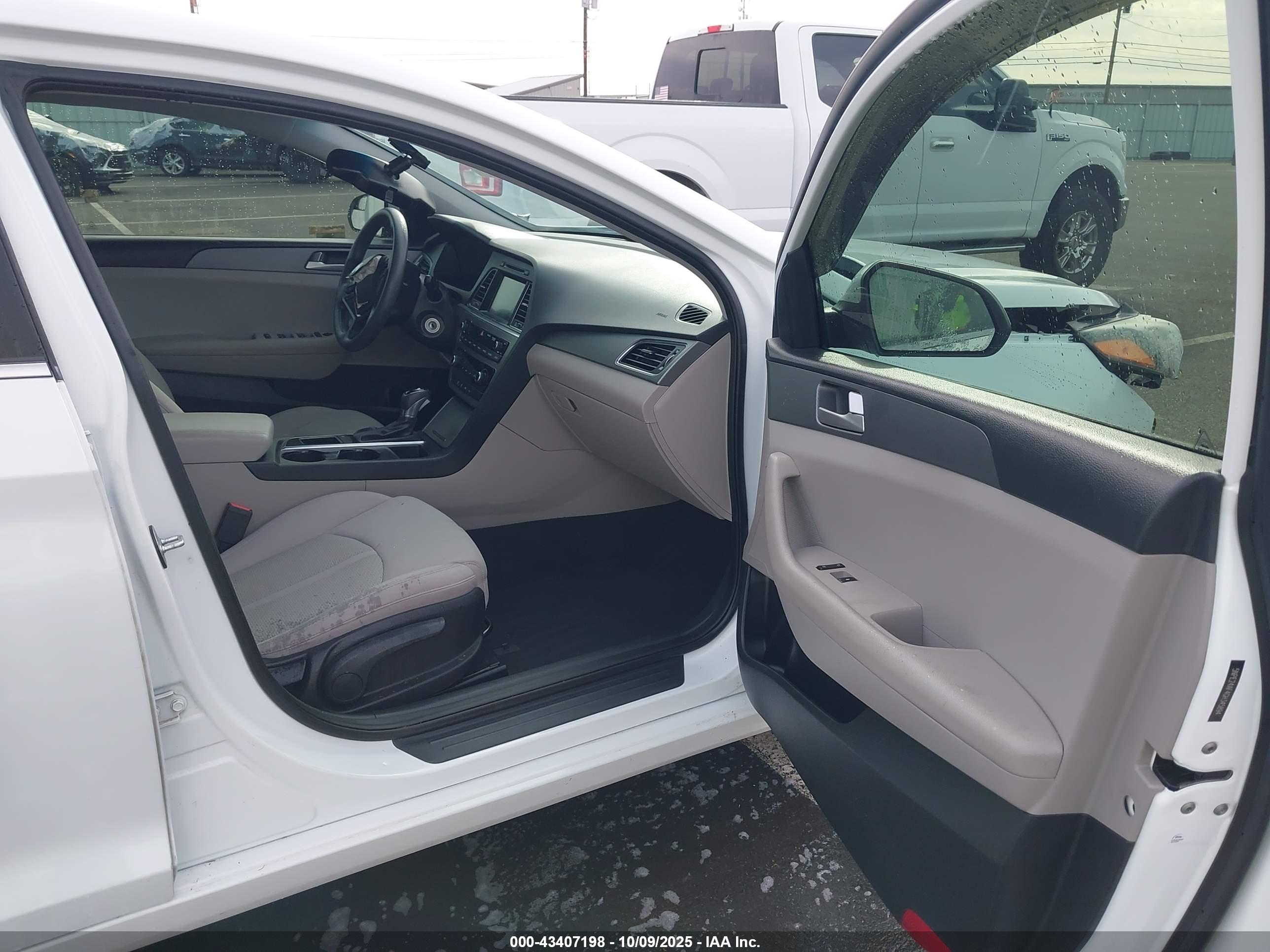 HYUNDAI SONATA image 5