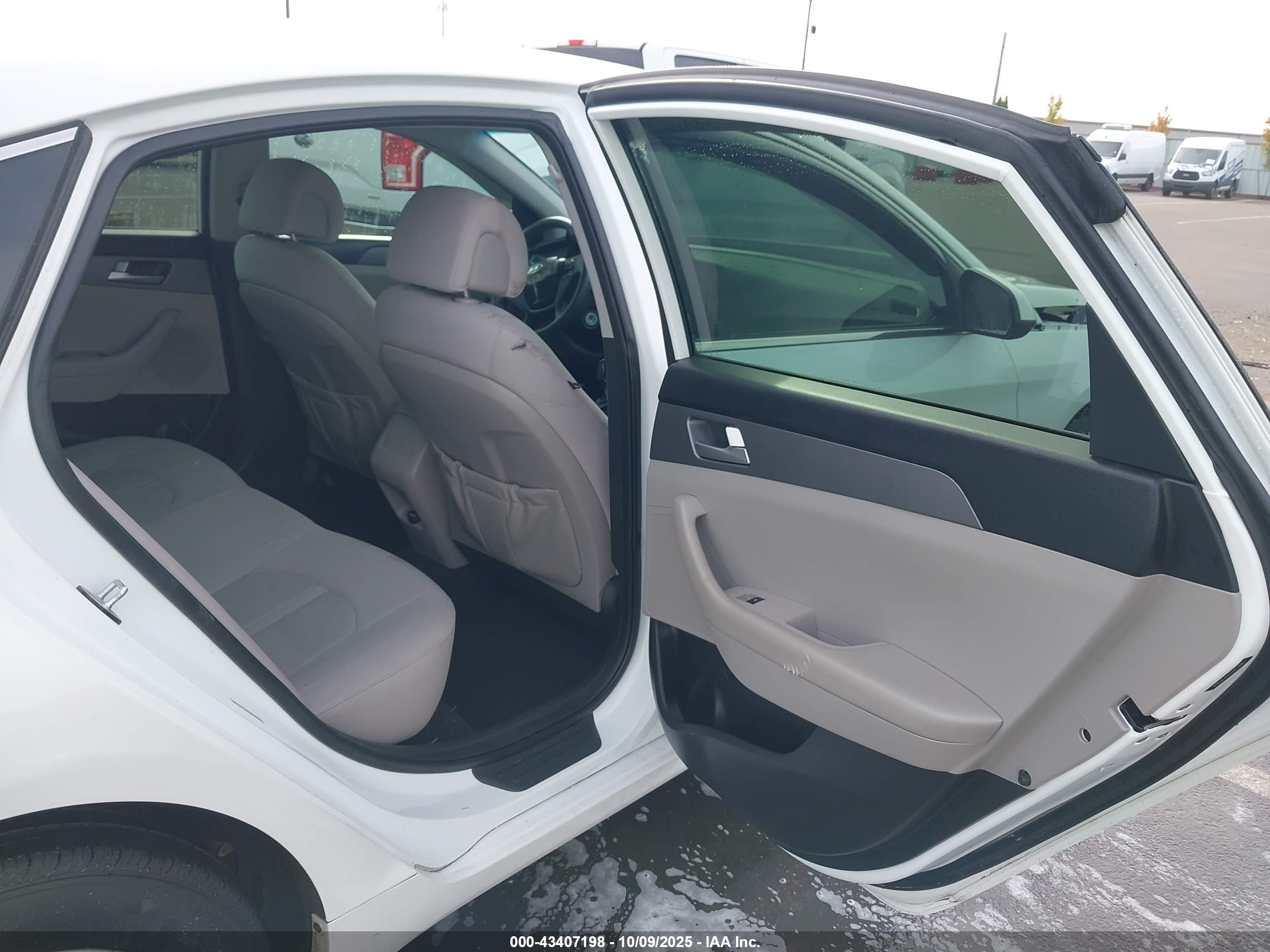 HYUNDAI SONATA image 8