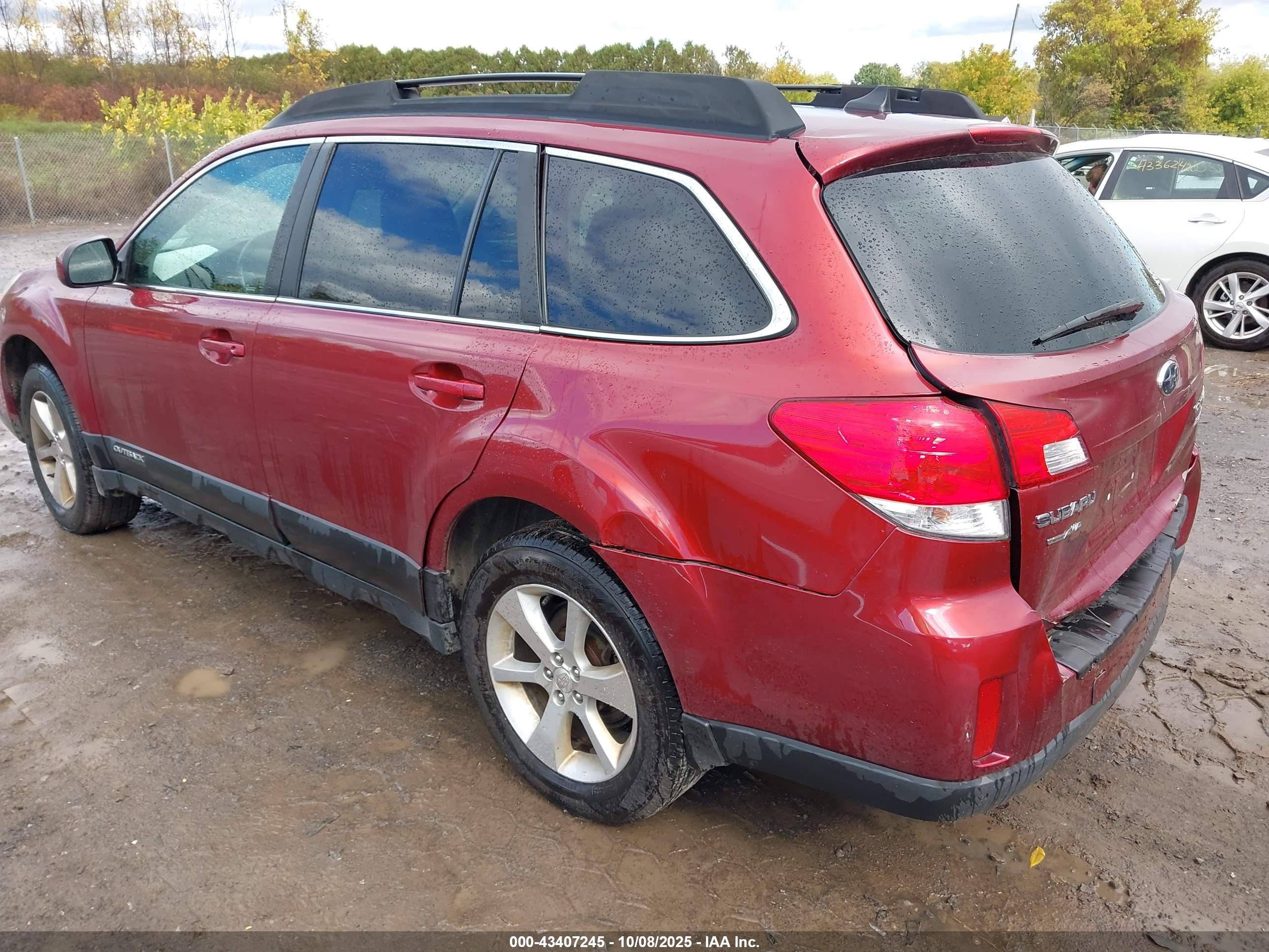 SUBARU OUTBACK image 3
