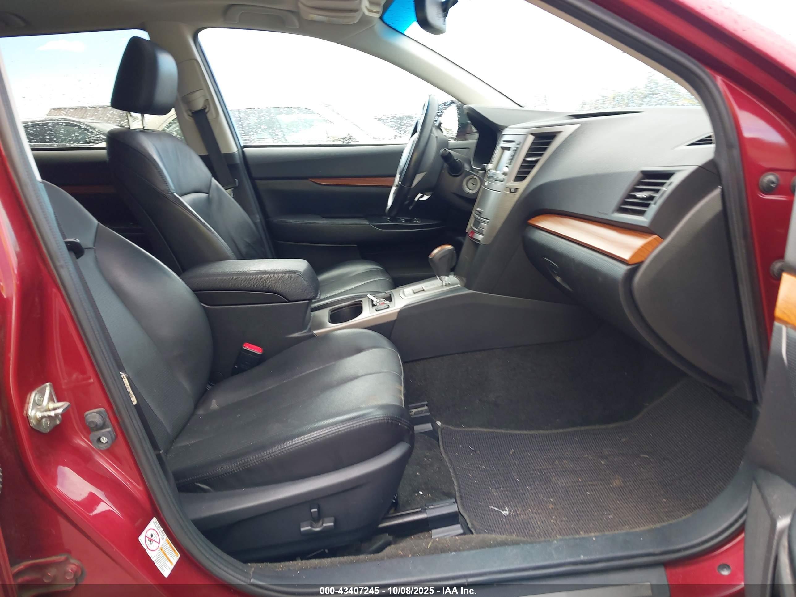 SUBARU OUTBACK image 5
