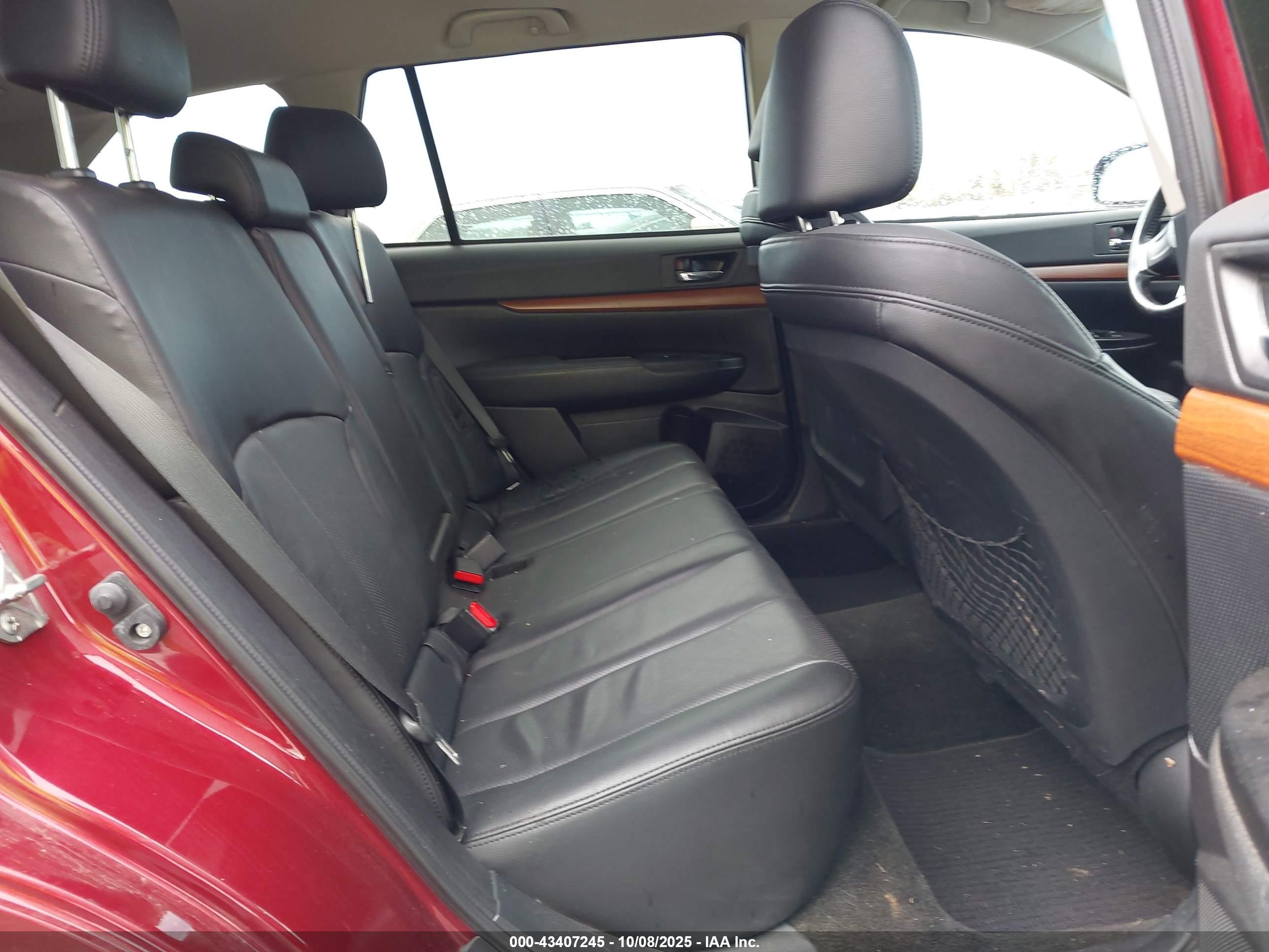 SUBARU OUTBACK image 8