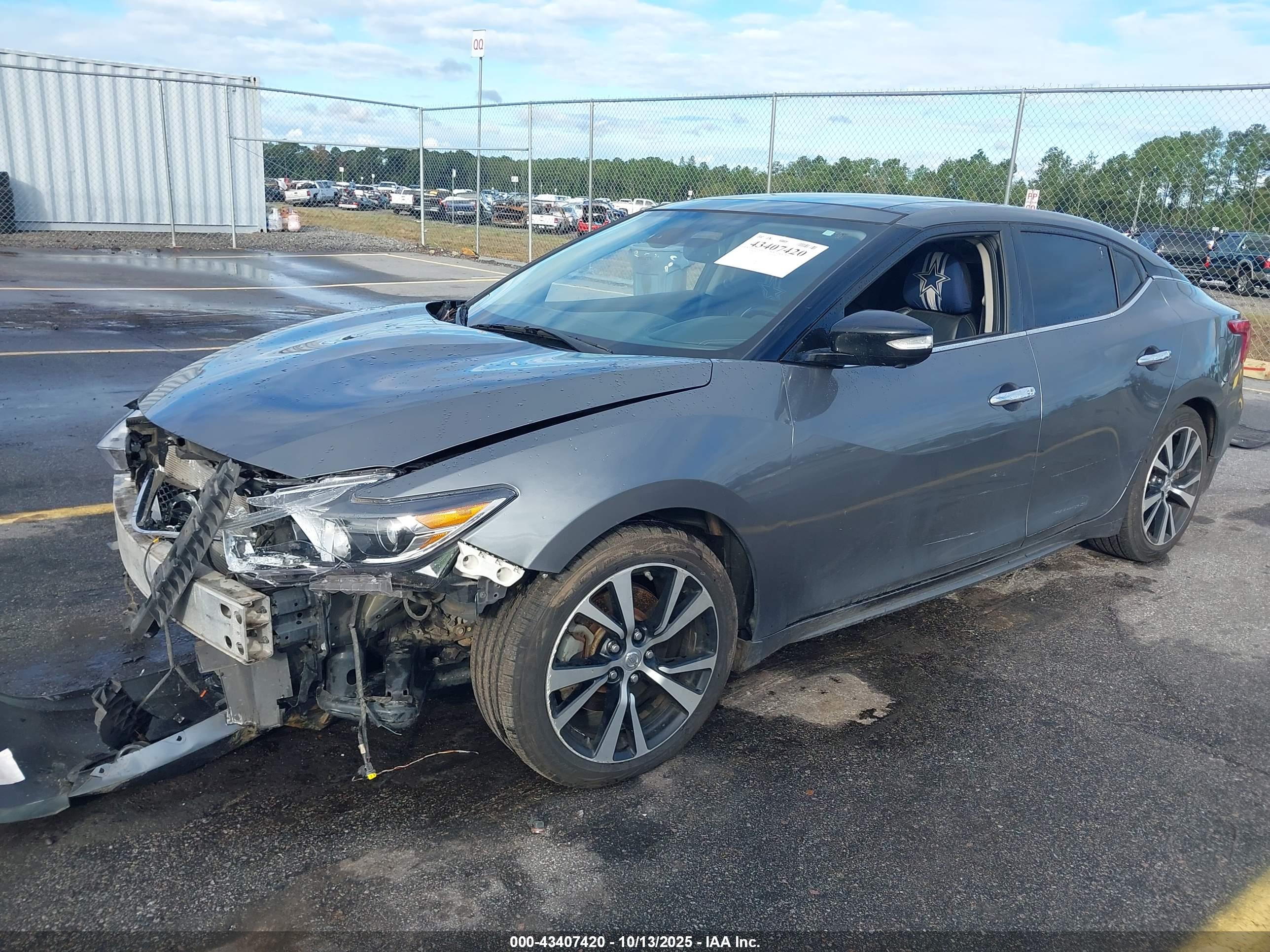 NISSAN MAXIMA image 2