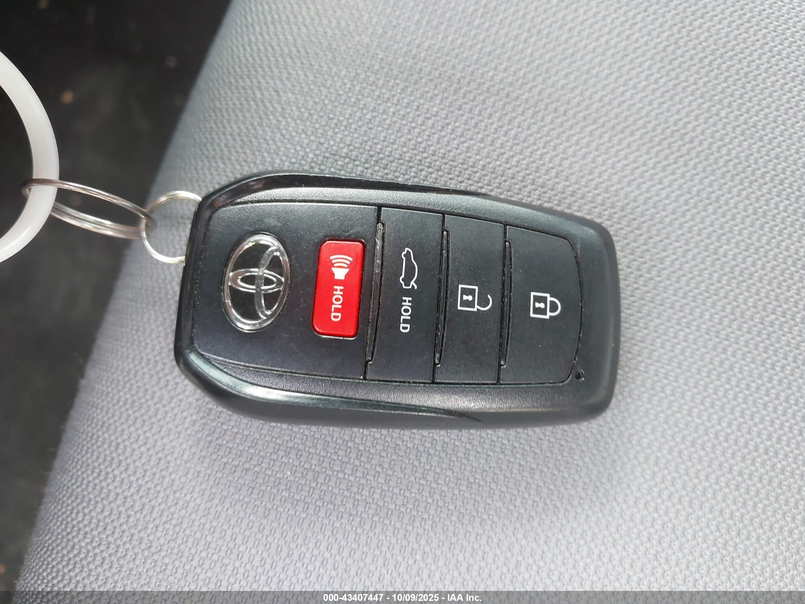 TOYOTA COROLLA image 11