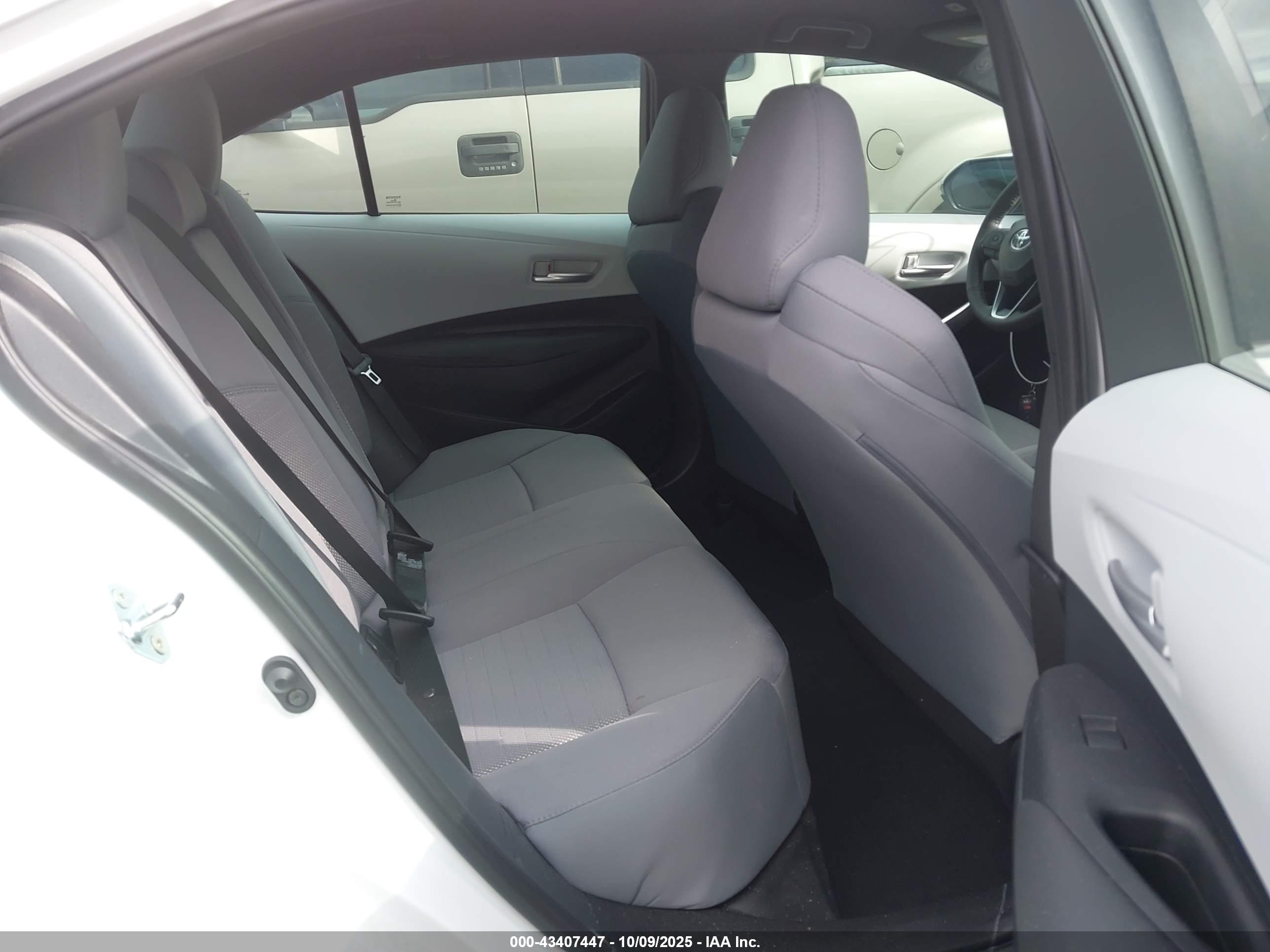 TOYOTA COROLLA image 8