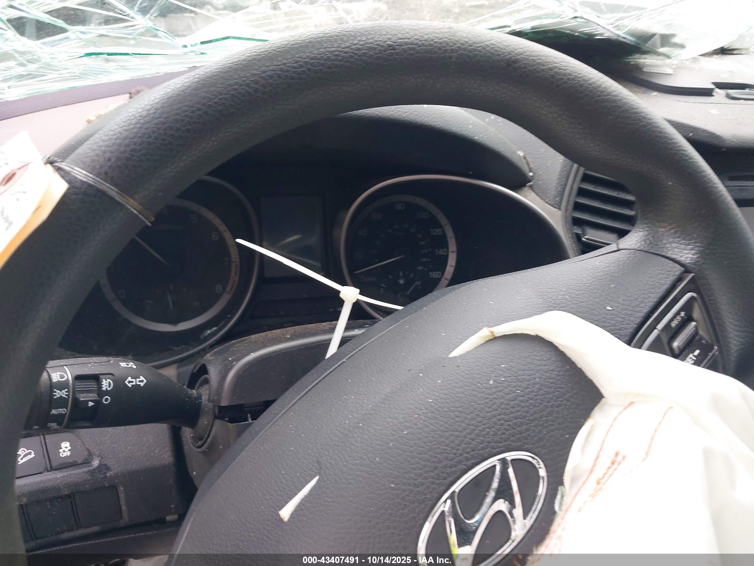 HYUNDAI SANTA image 7