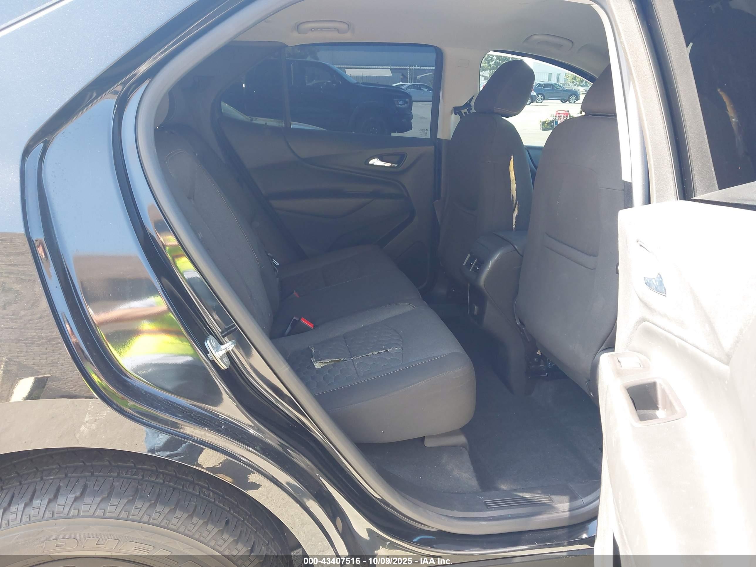 CHEVROLET EQUINOX image 8