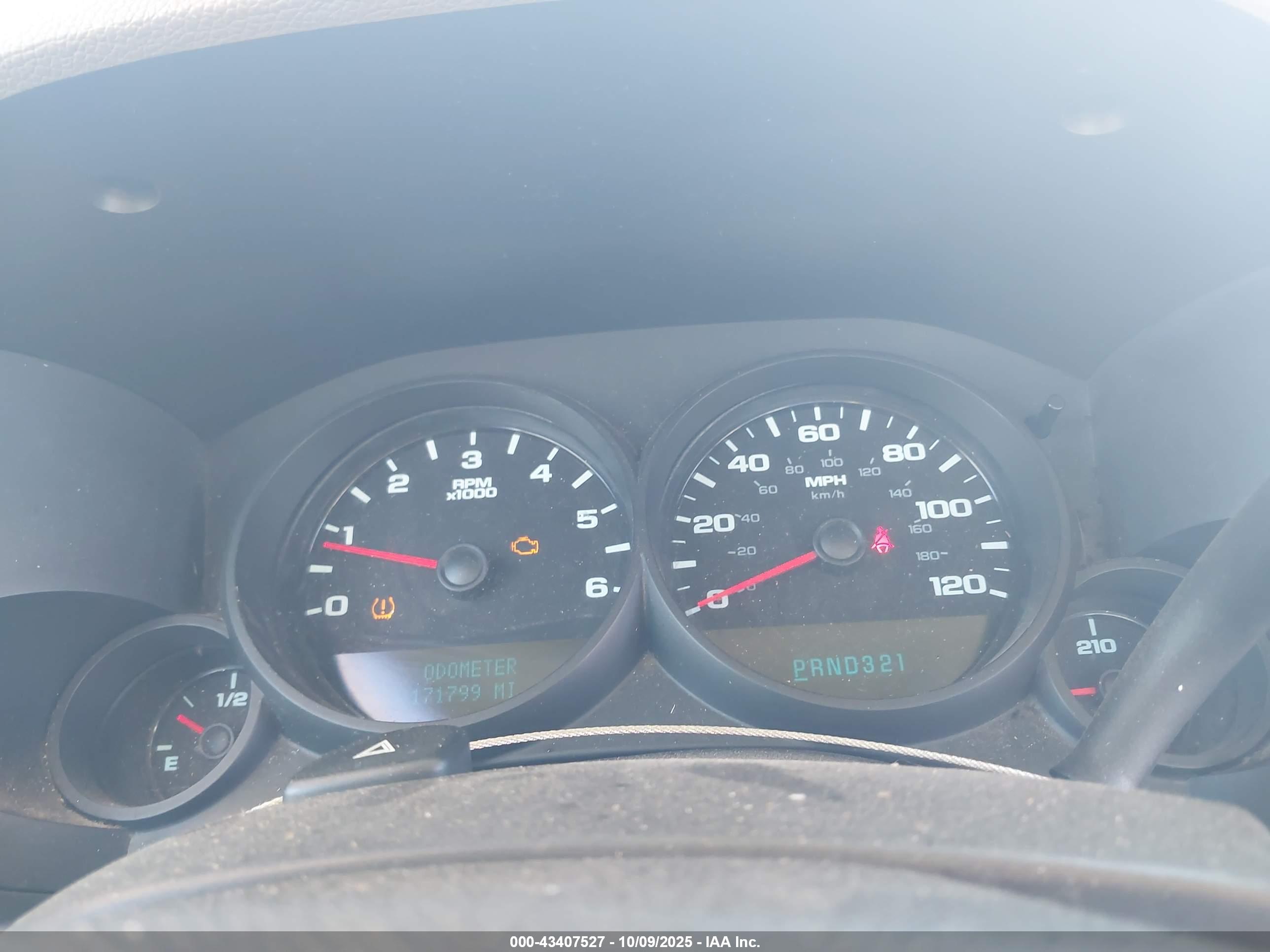 CHEVROLET SILVERADO image 7