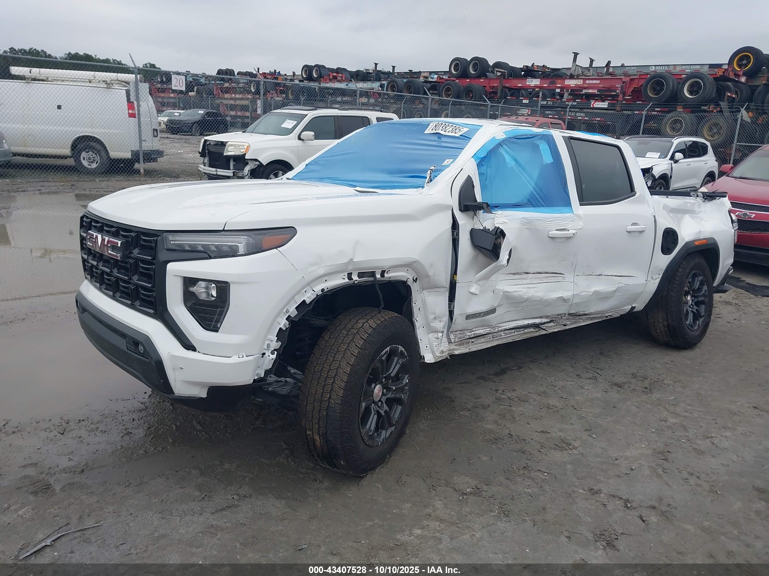 GMC CANYON image 2