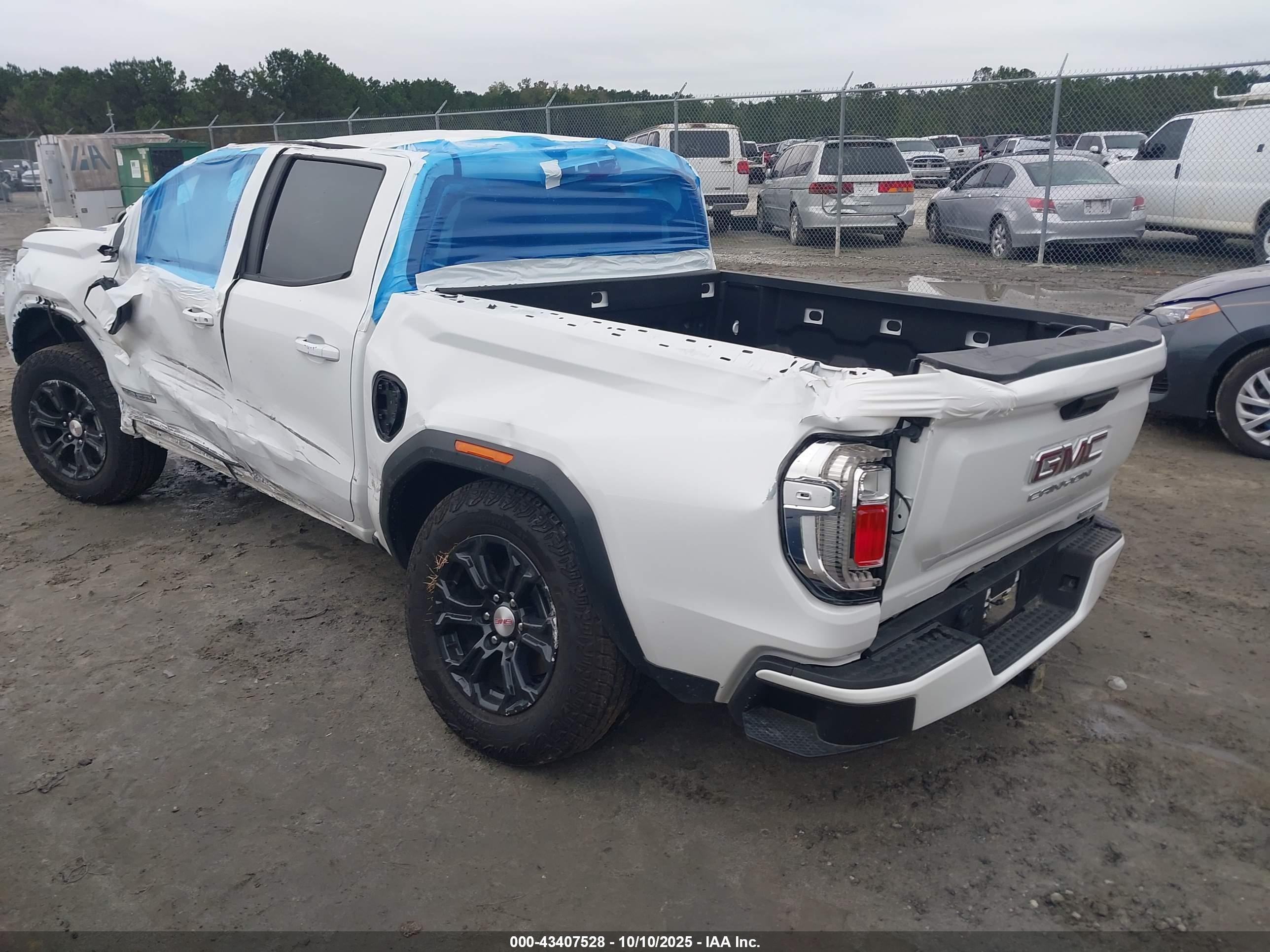 GMC CANYON image 3