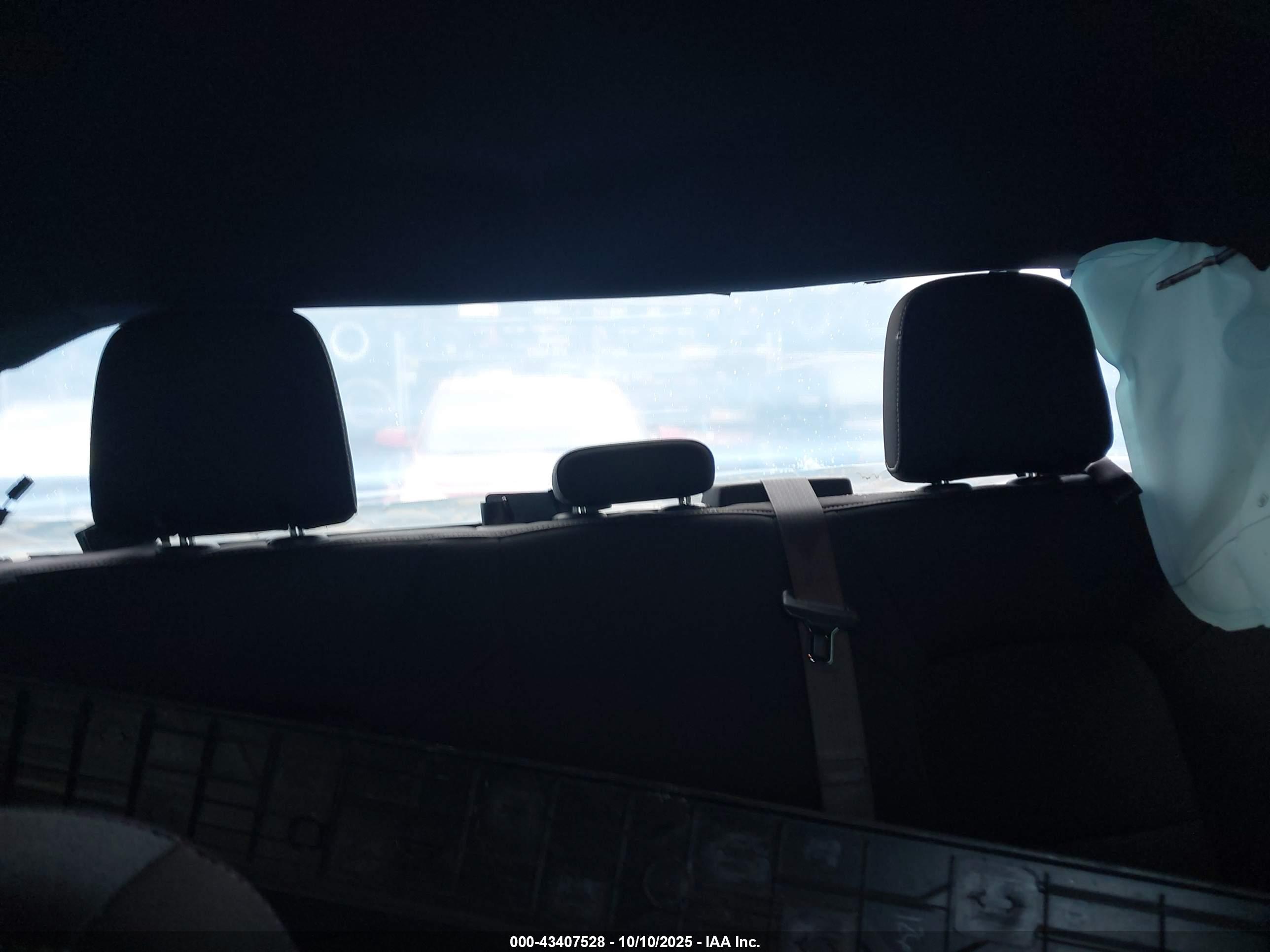 GMC CANYON image 8