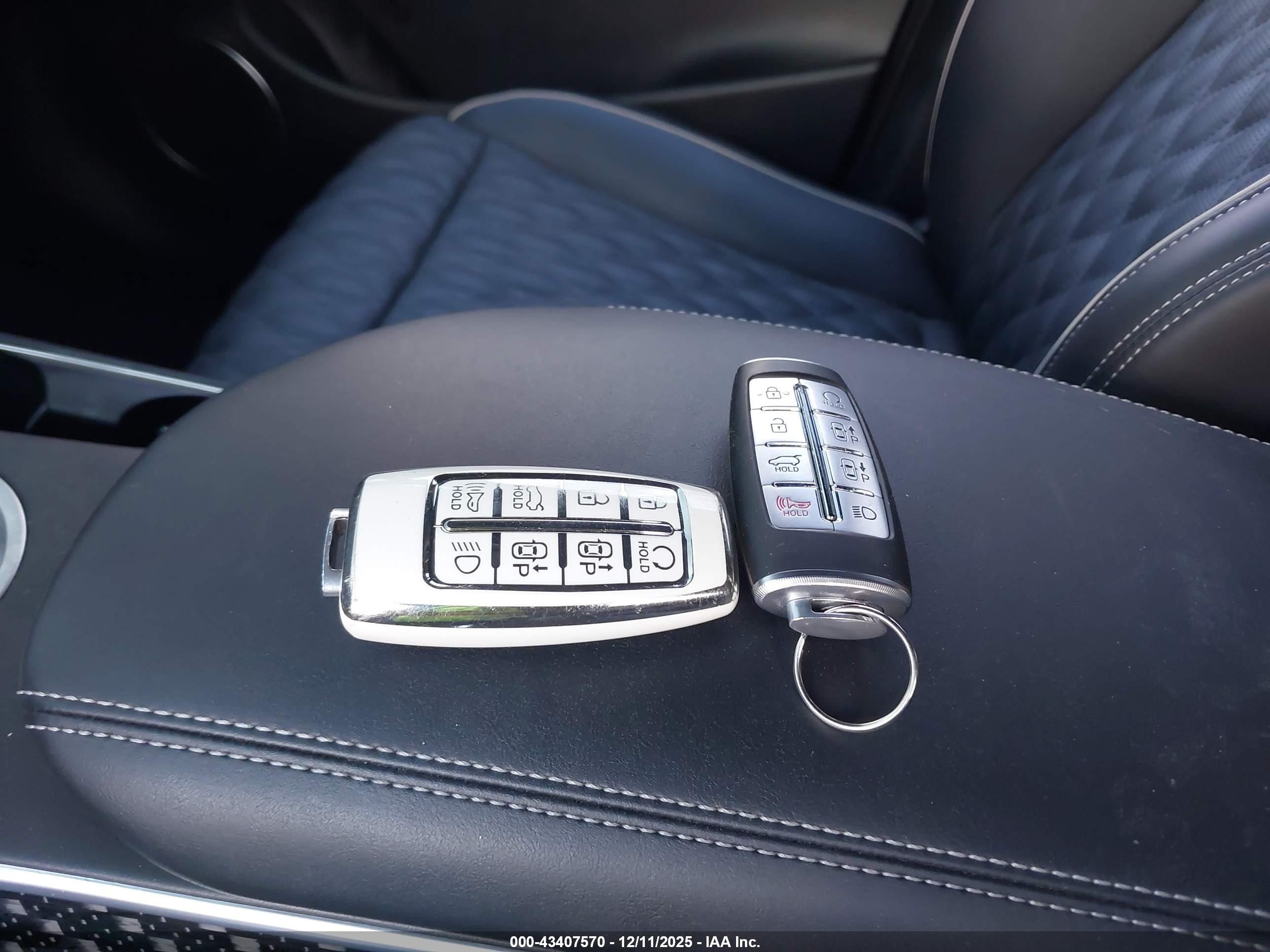 GENESIS GV70 image 11