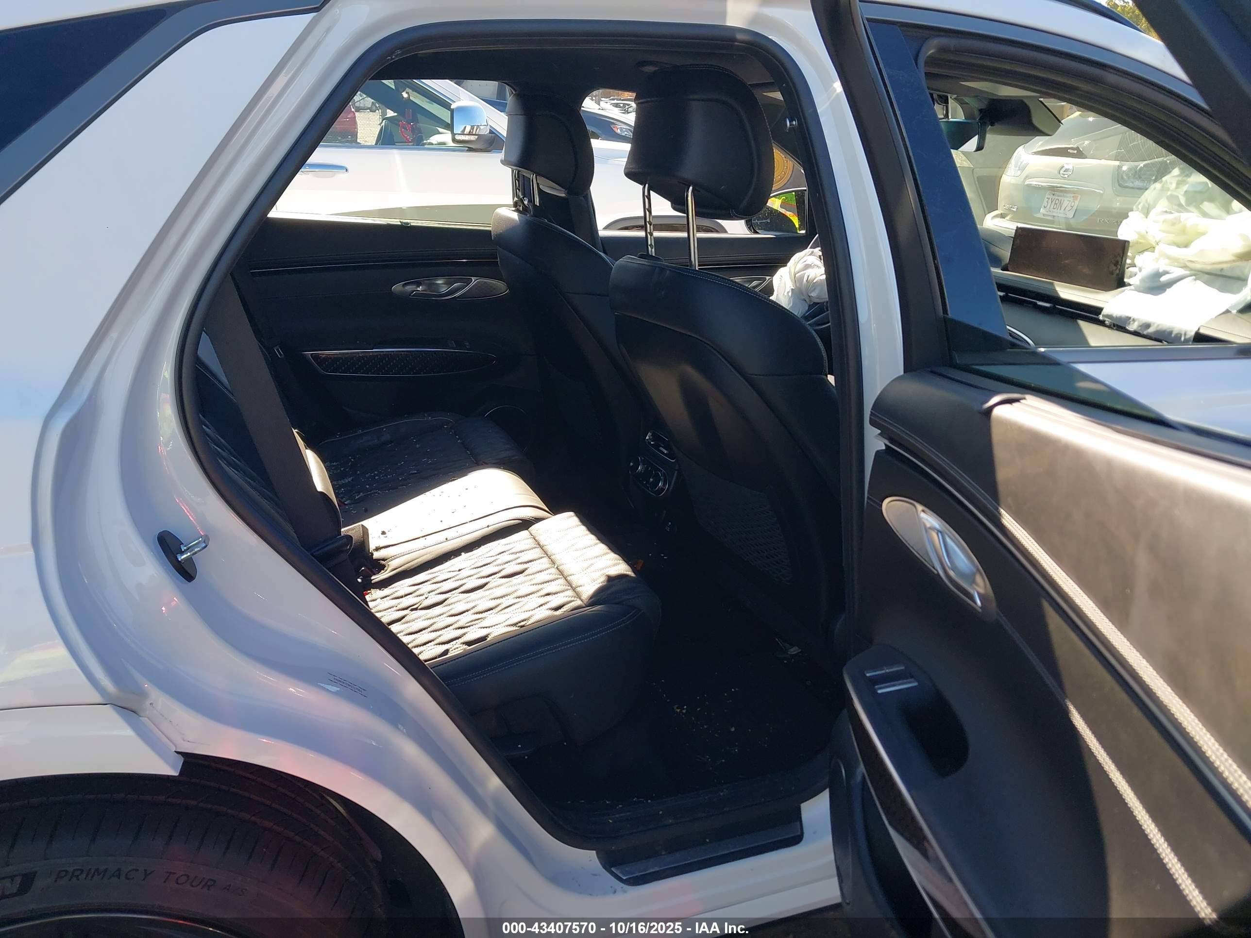 GENESIS GV70 image 8