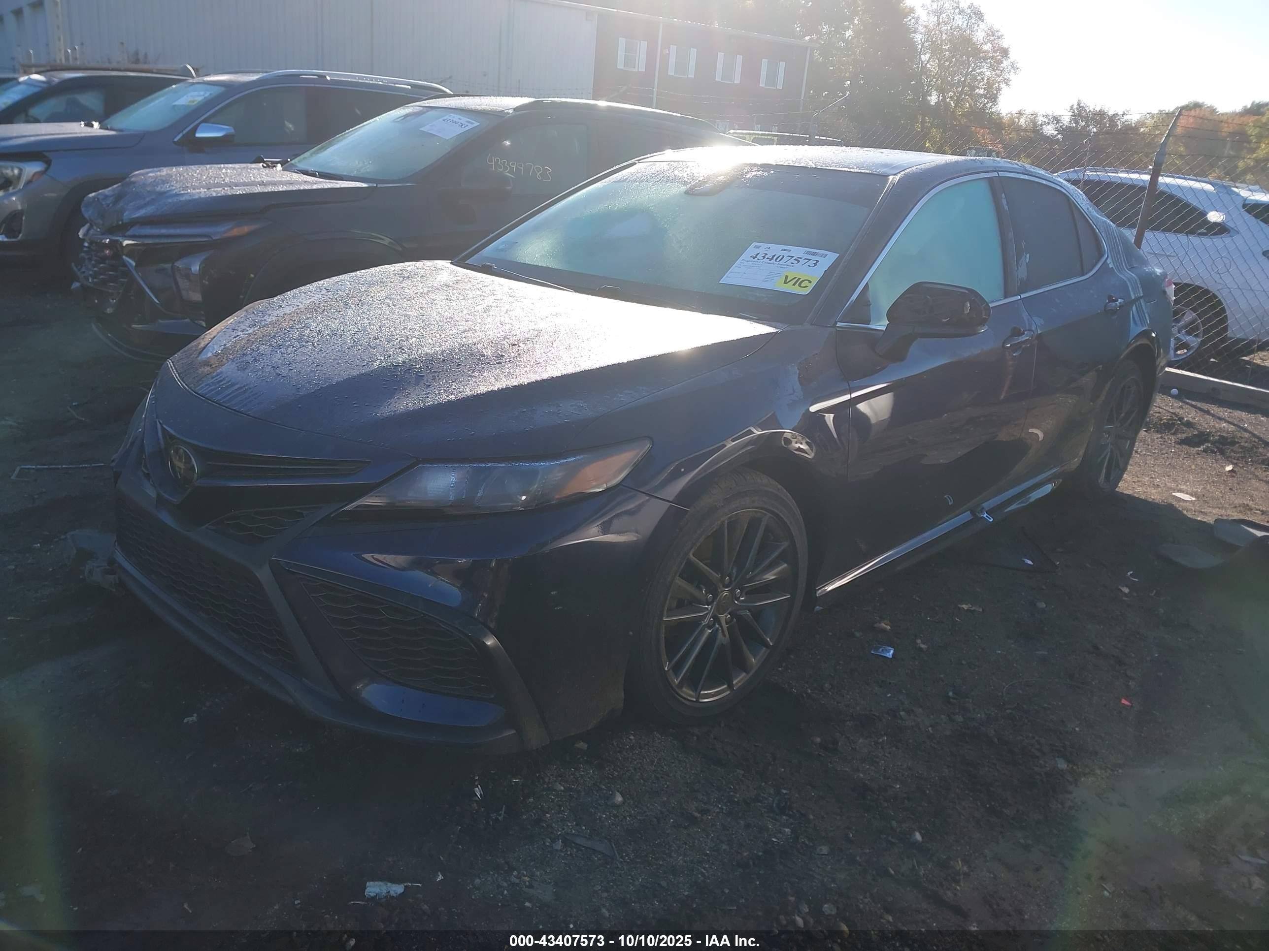 TOYOTA CAMRY image 2