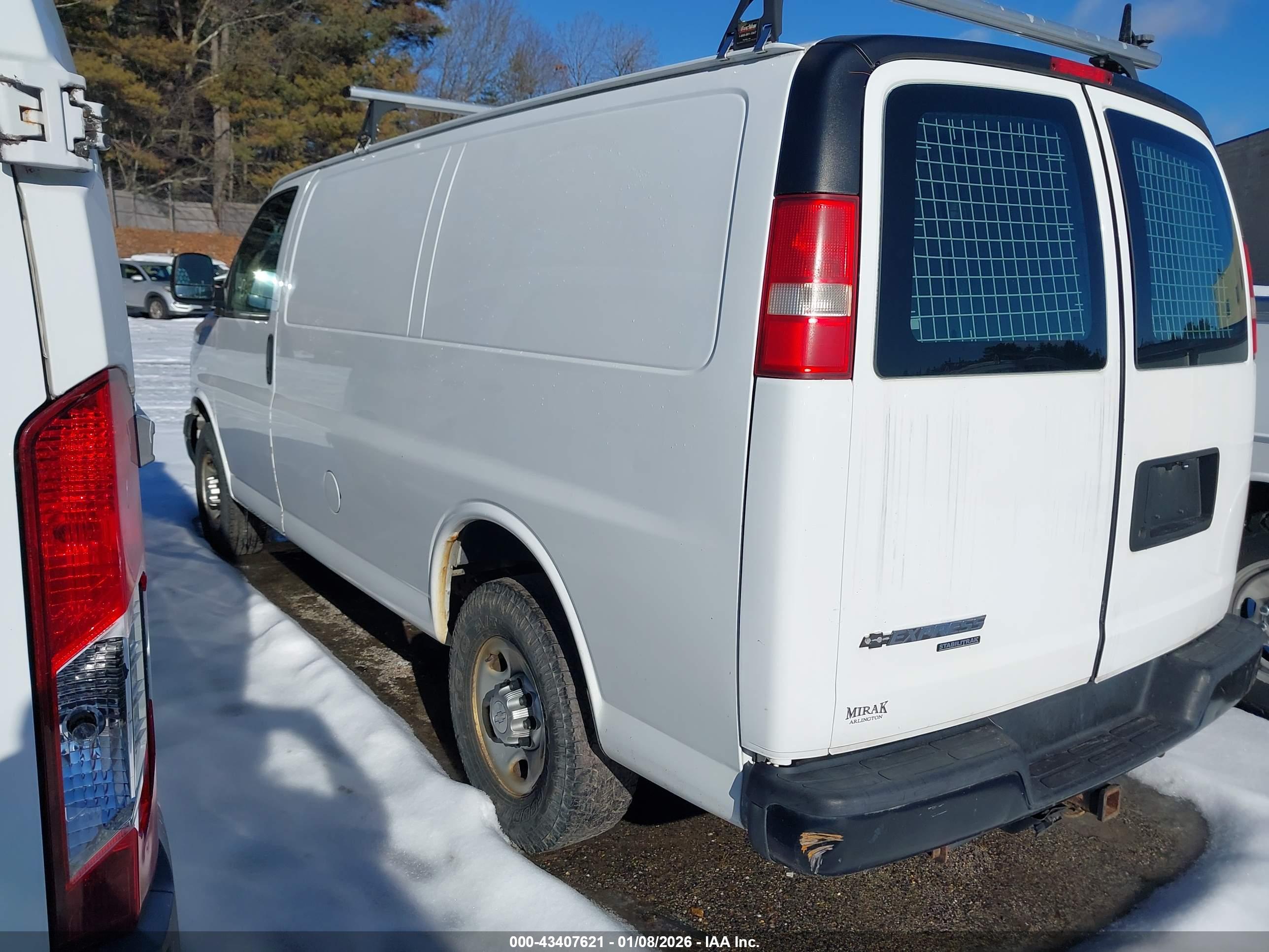 CHEVROLET EXPRESS image 3