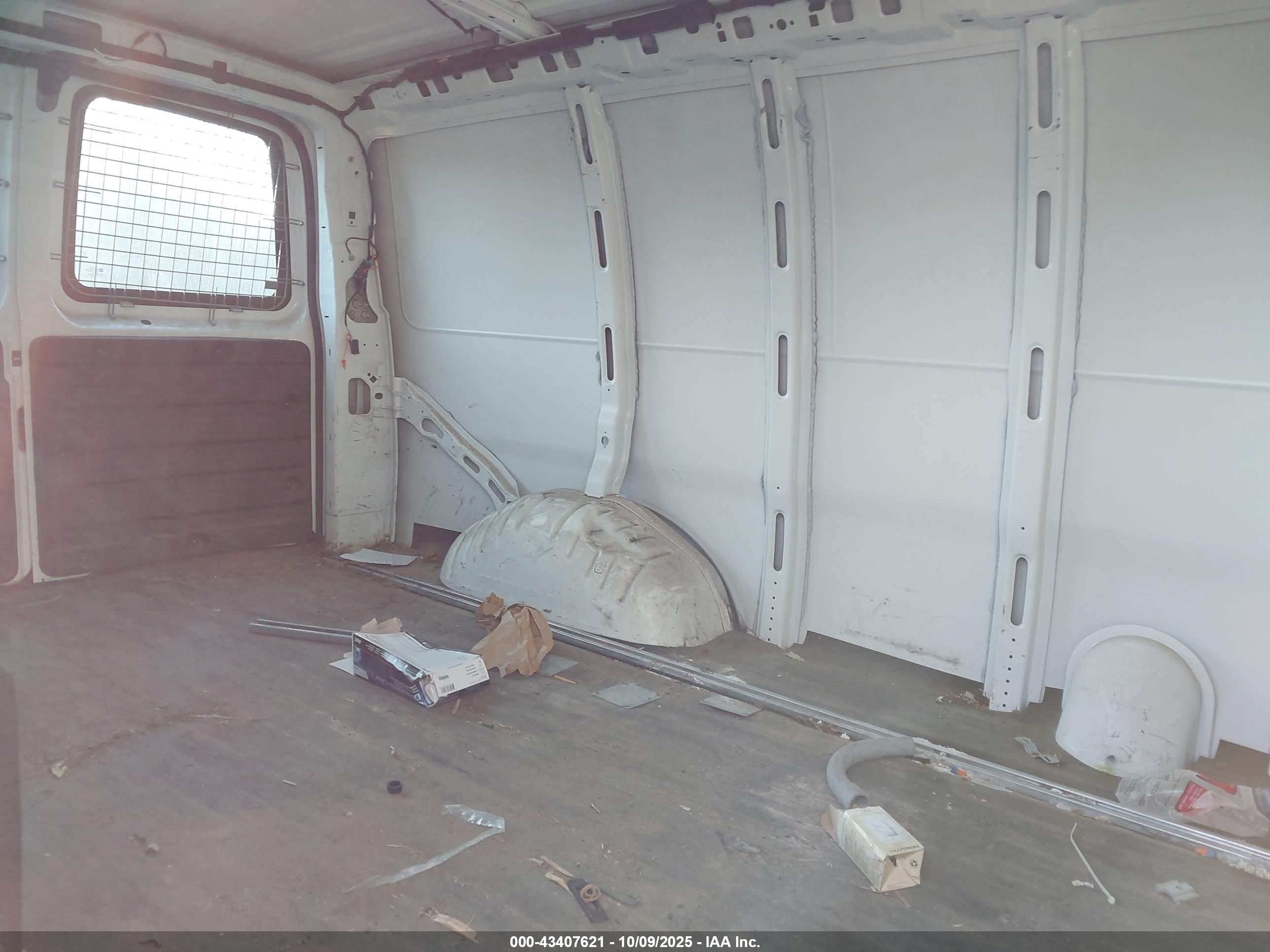 CHEVROLET EXPRESS image 8