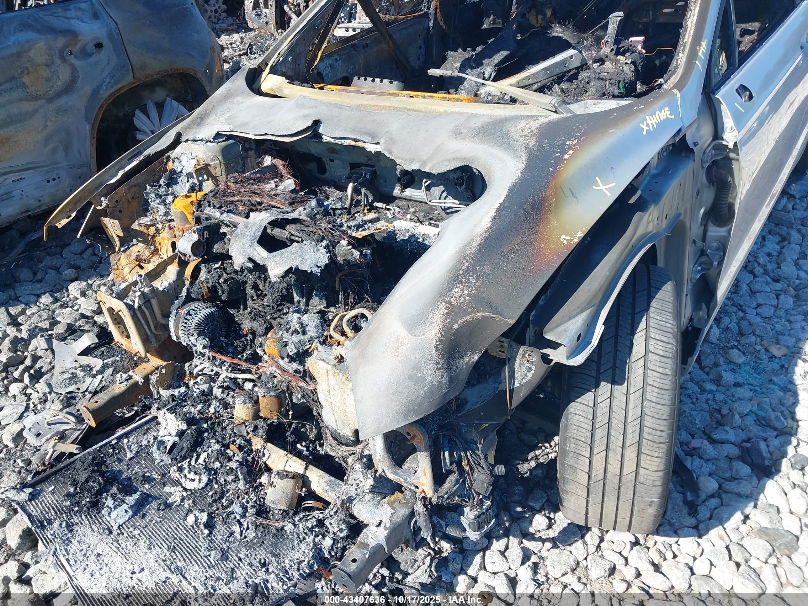 FORD FUSION image 6
