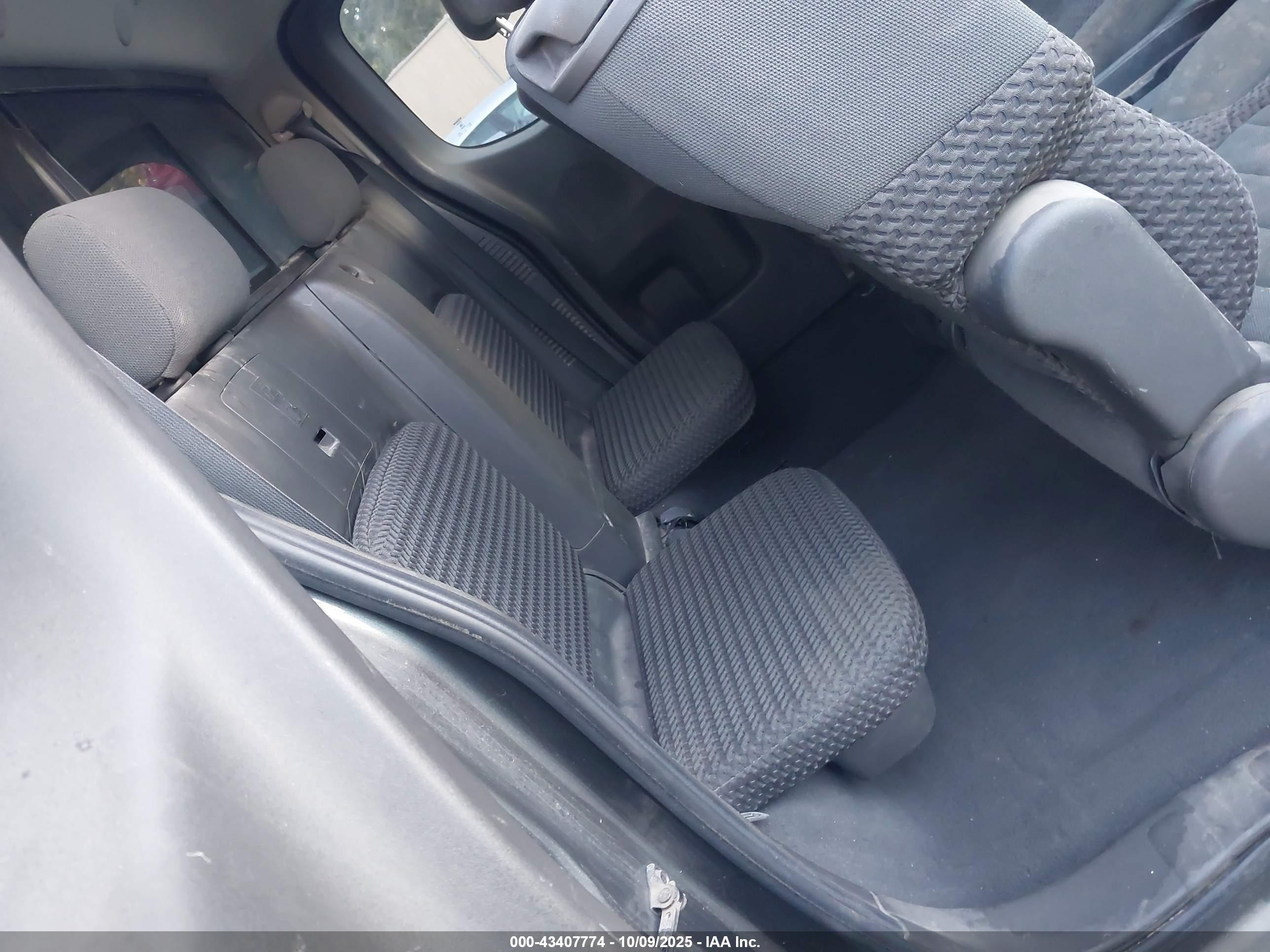 NISSAN FRONTIER image 8