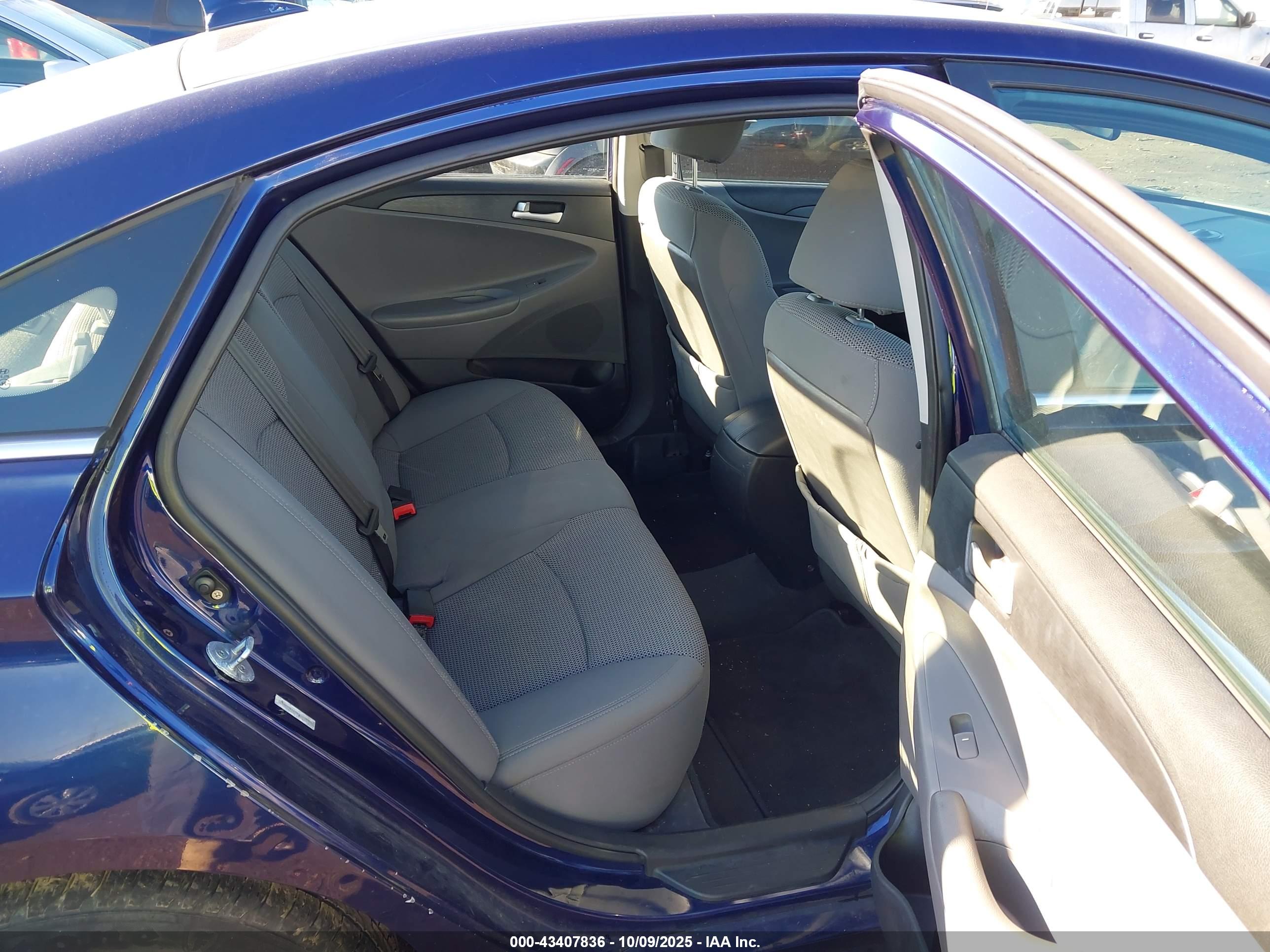 HYUNDAI SONATA image 8