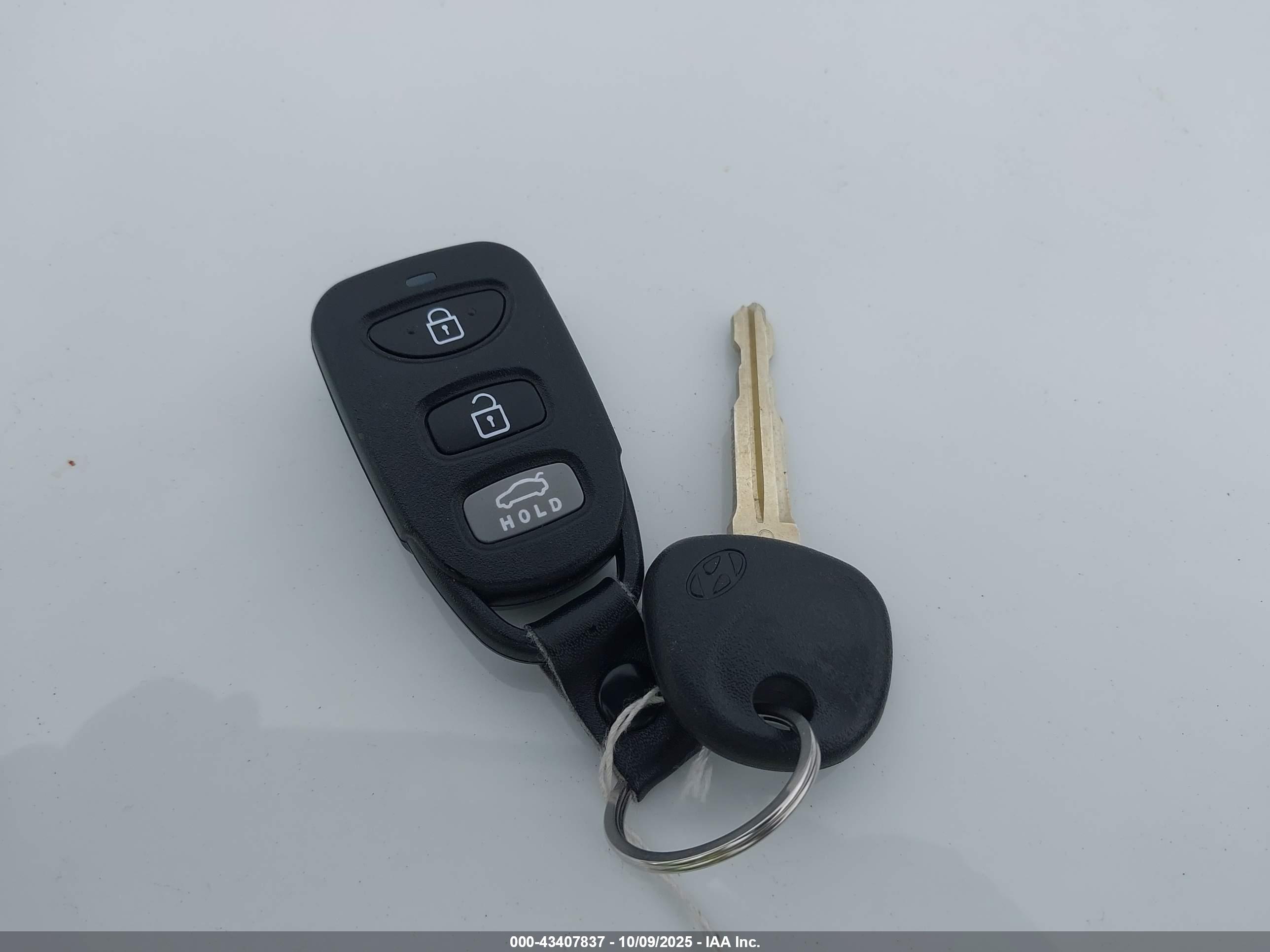 HYUNDAI ELANTRA image 11