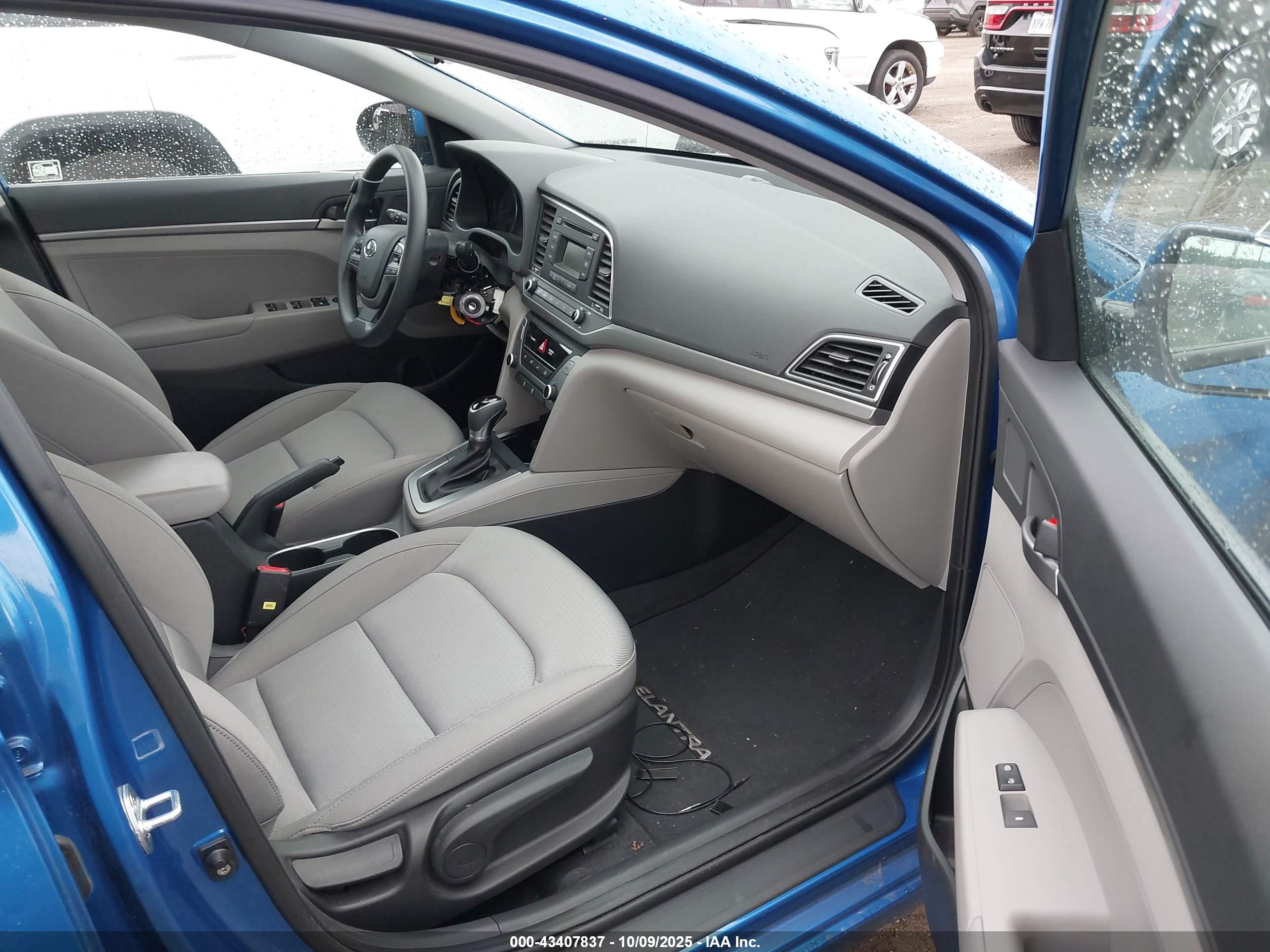 HYUNDAI ELANTRA image 5