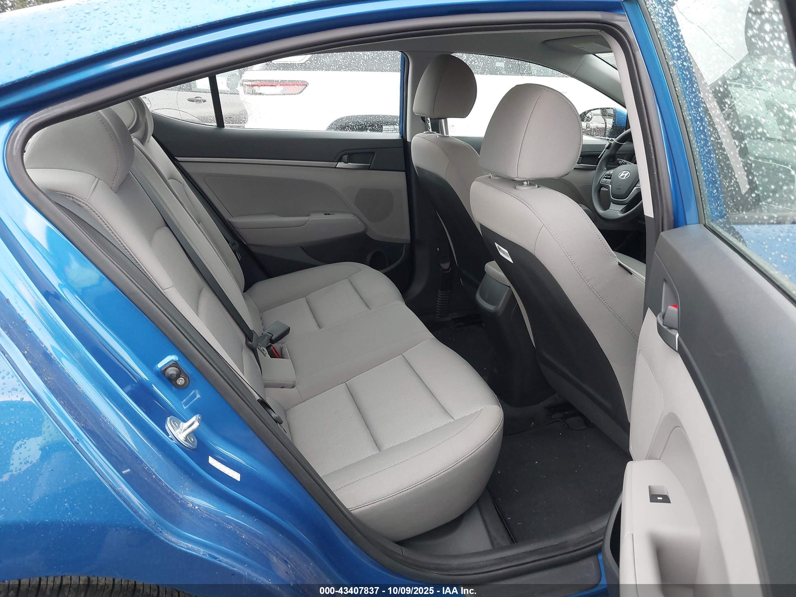 HYUNDAI ELANTRA image 8