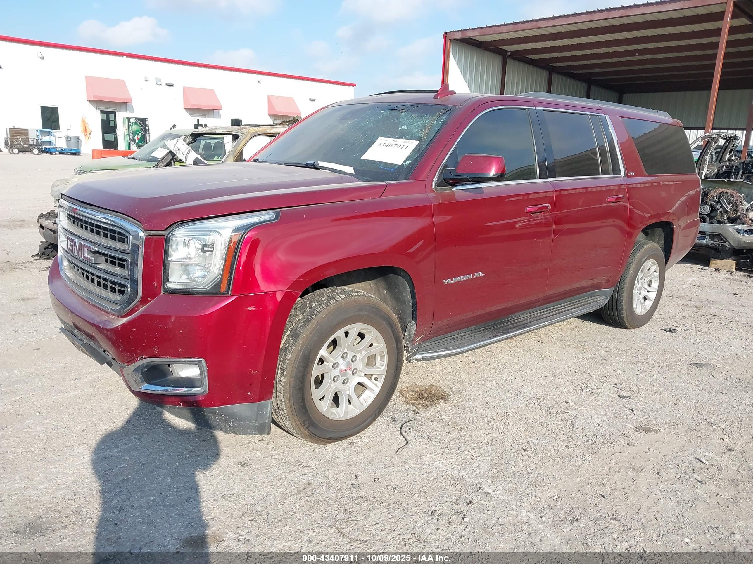 GMC YUKON image 2