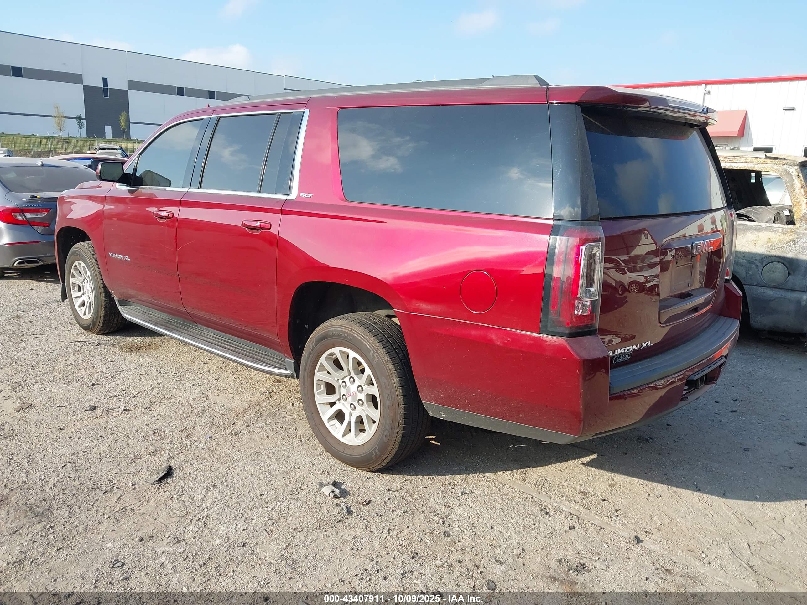 GMC YUKON image 3