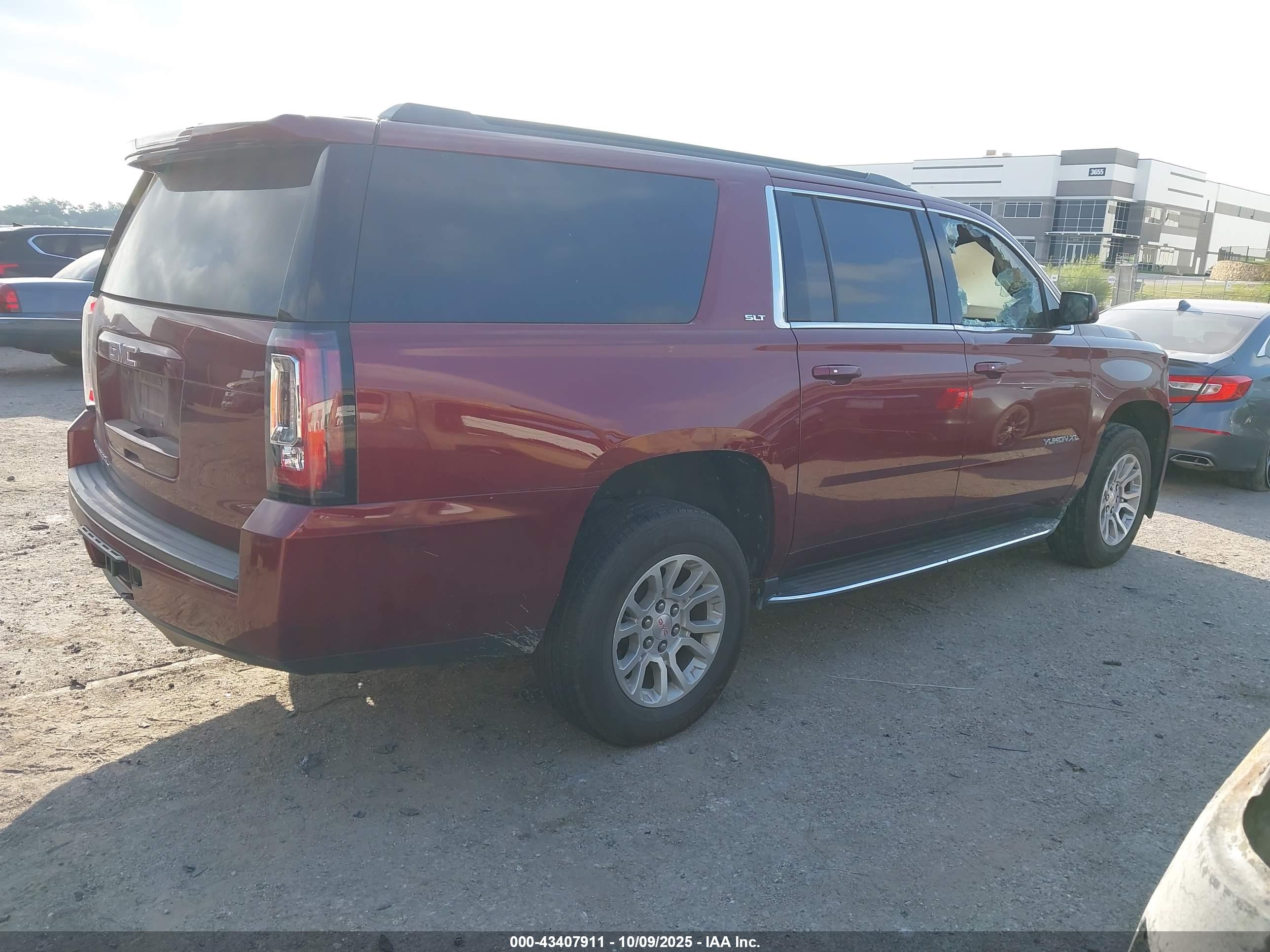 GMC YUKON image 4